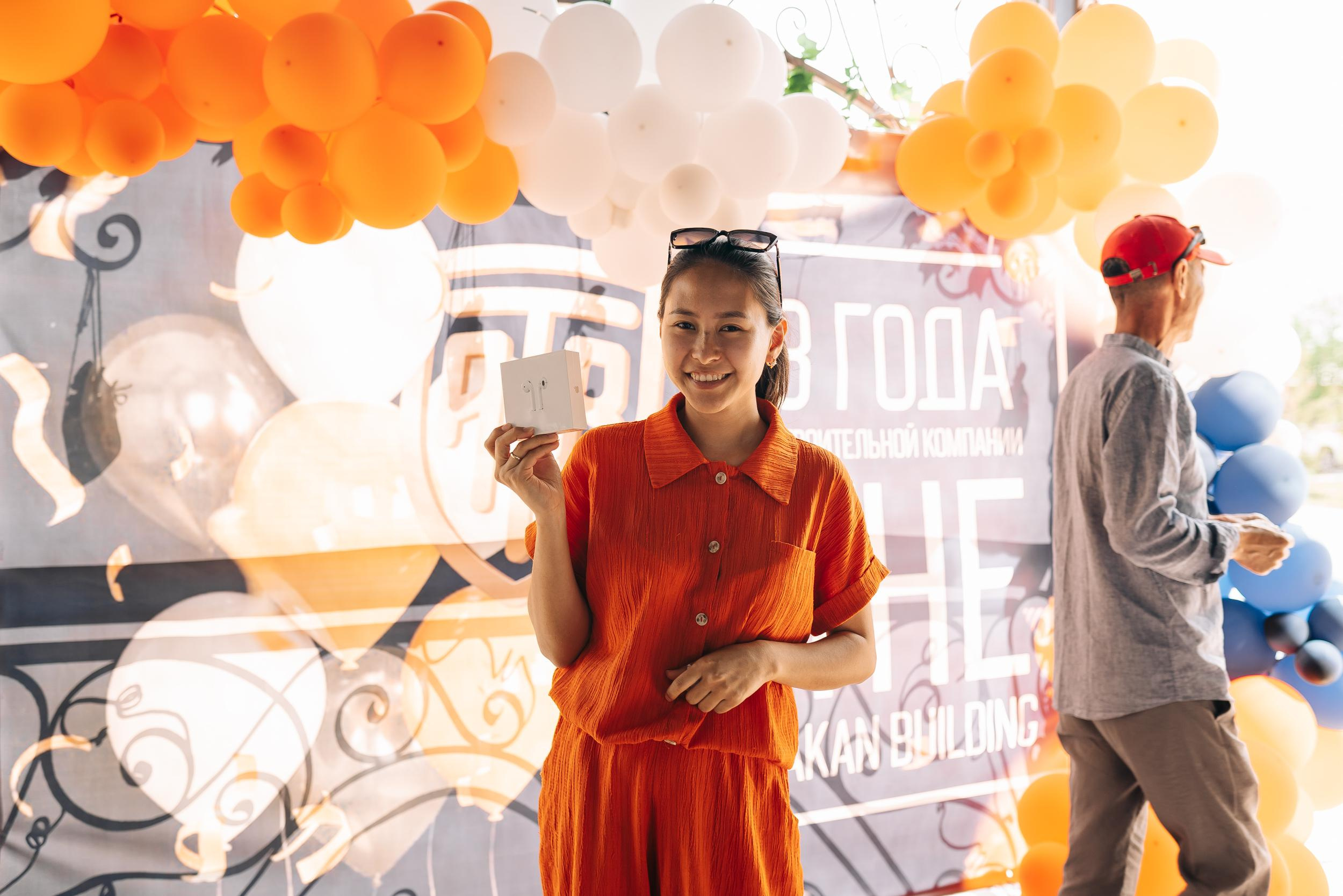 День рождения The Akan Building