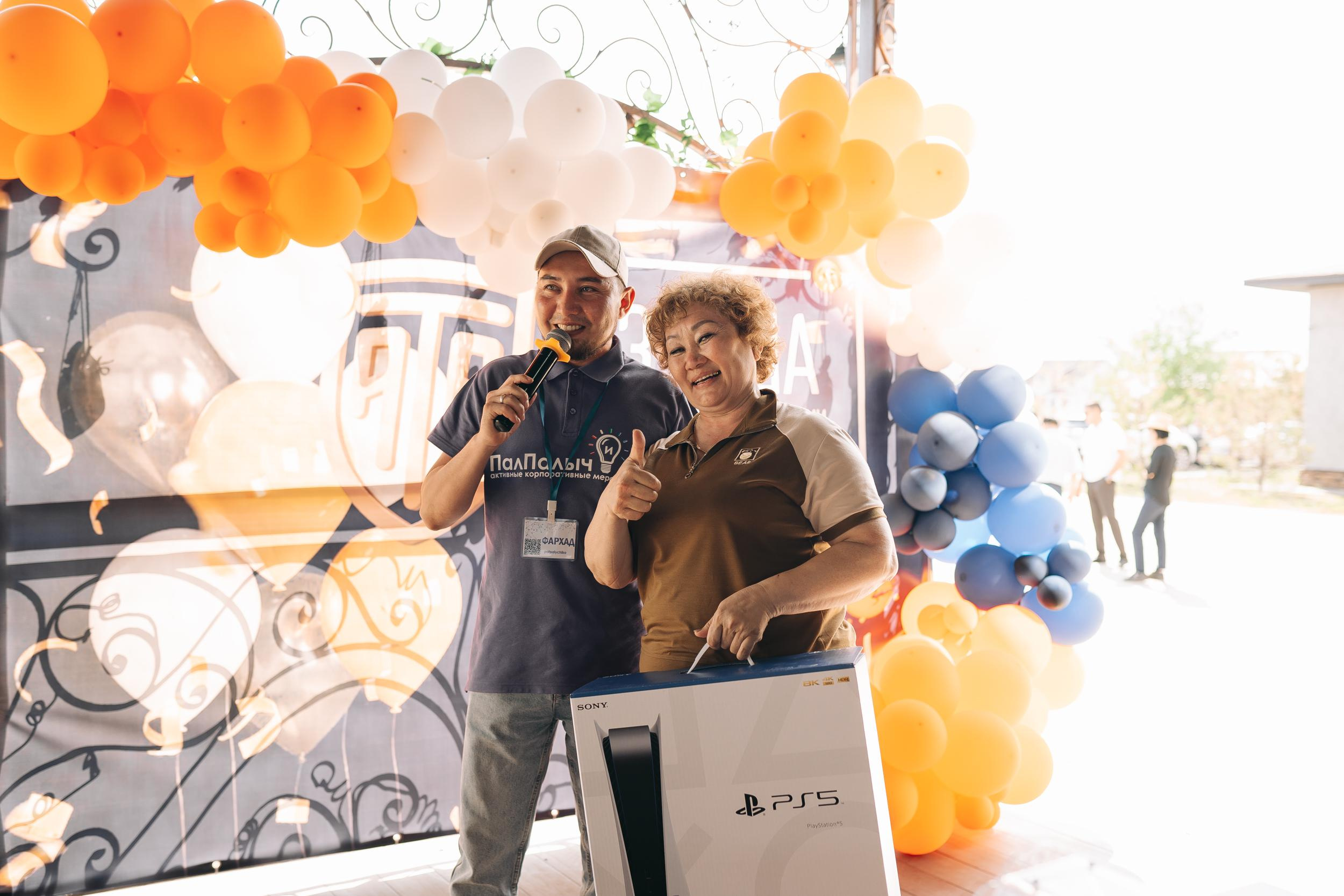 День рождения The Akan Building