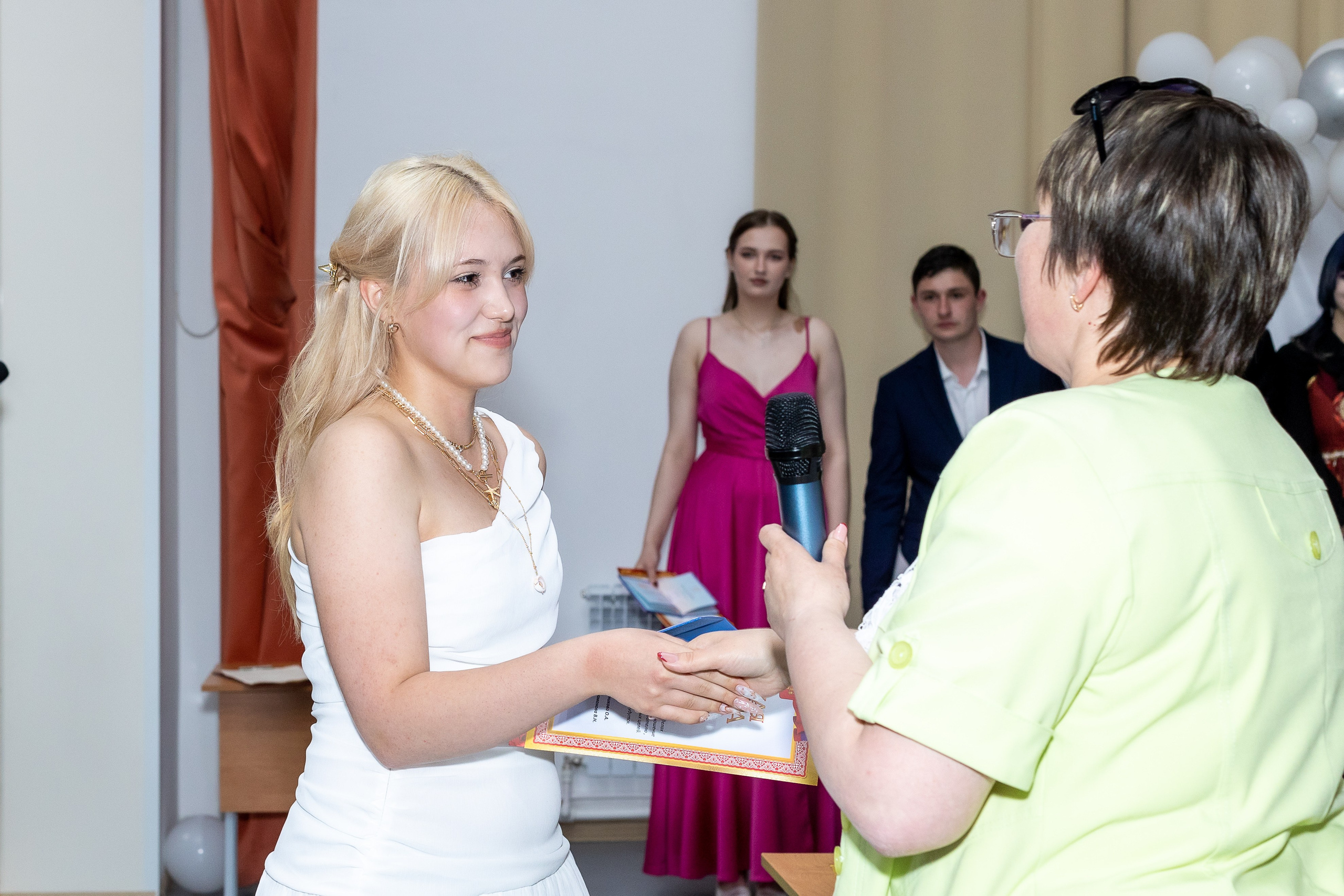 Вручение аттестата 2025. Выпускные альбомы Майкоп, Краснодар Елена Золотарева