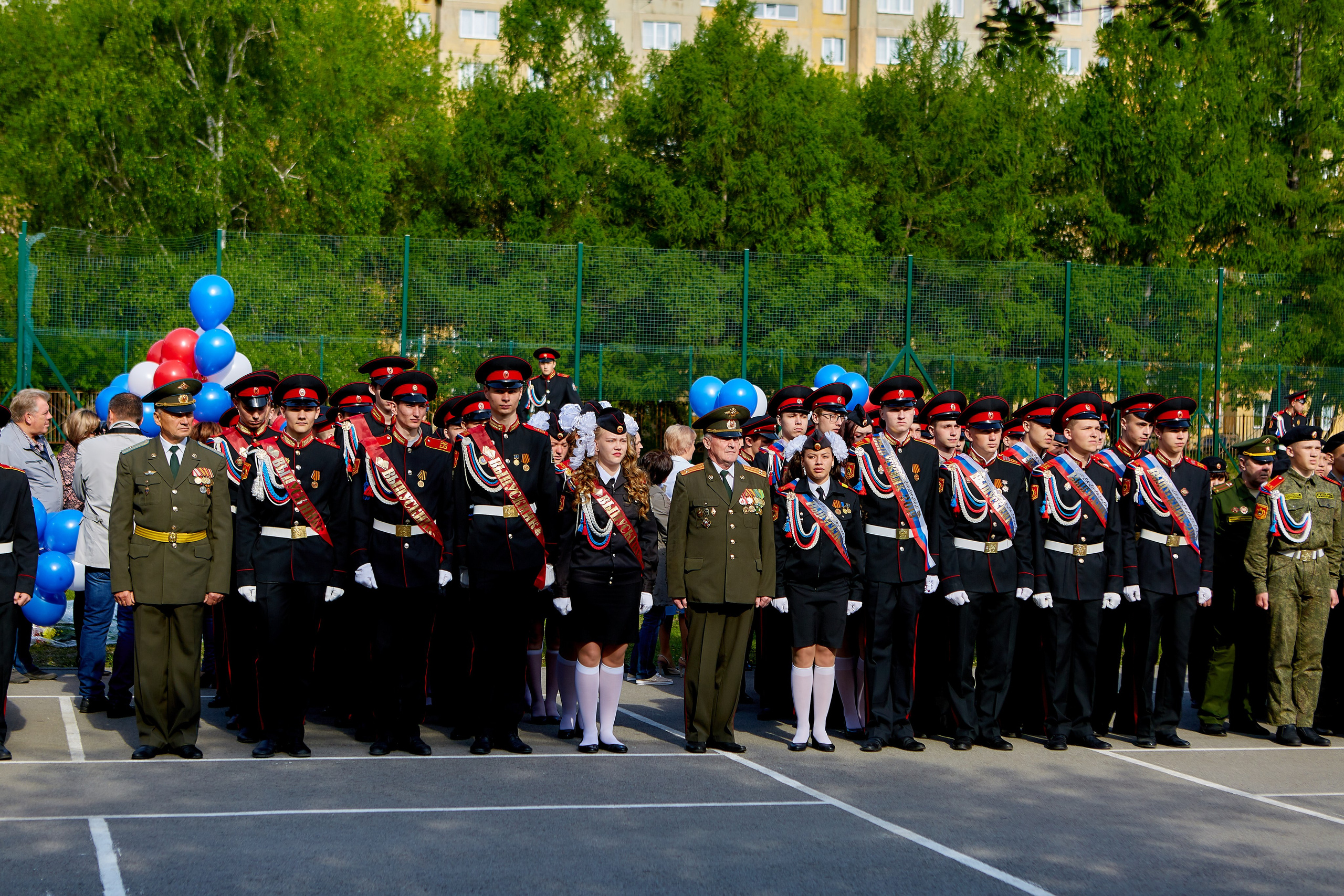 Кадеты последний звонок. Фотограф Вячеслав Фарунин