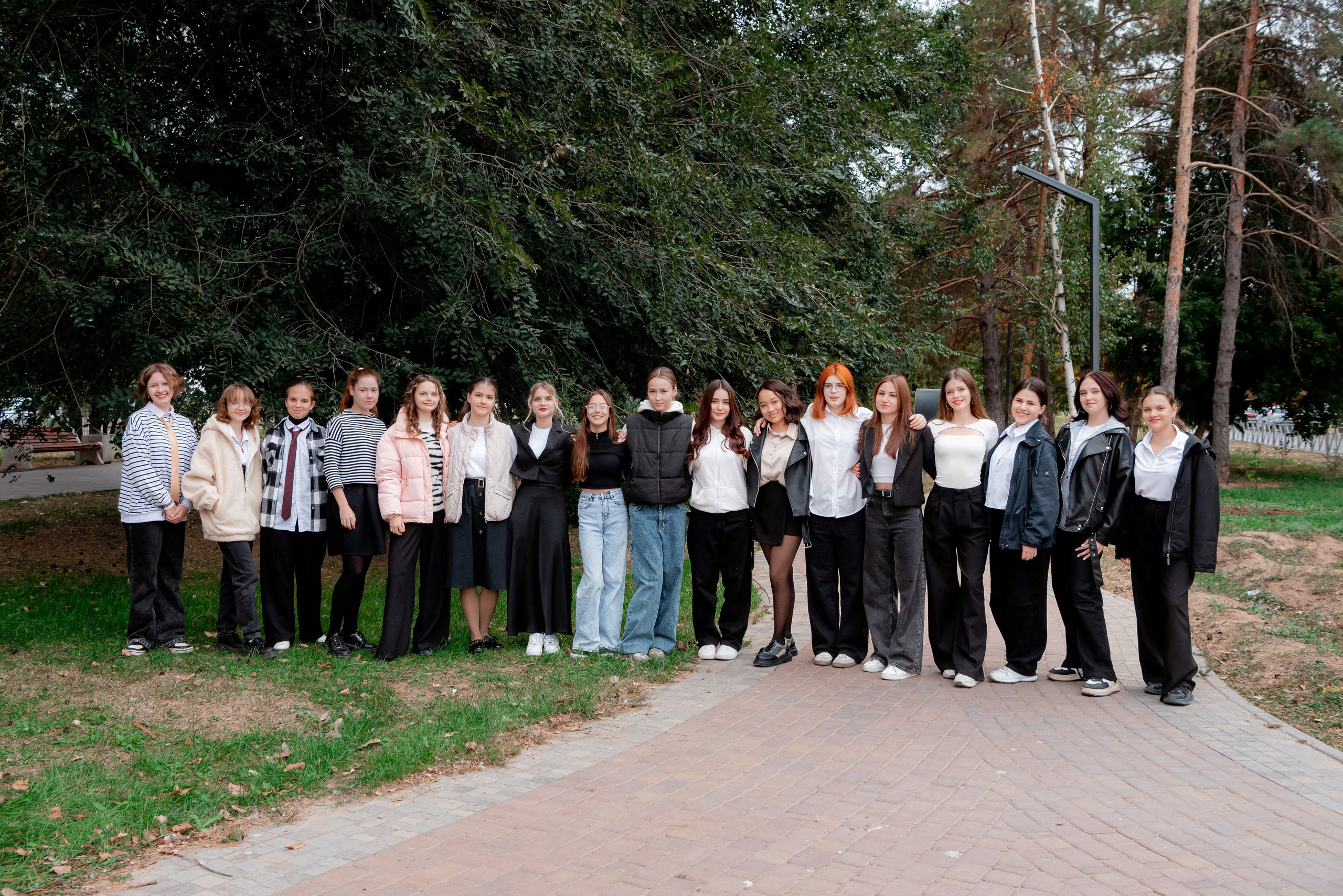 Фотосессия в парке для альбома школьники 9 класс. Фотограф в Волгограде и Волжском Александр Горбань