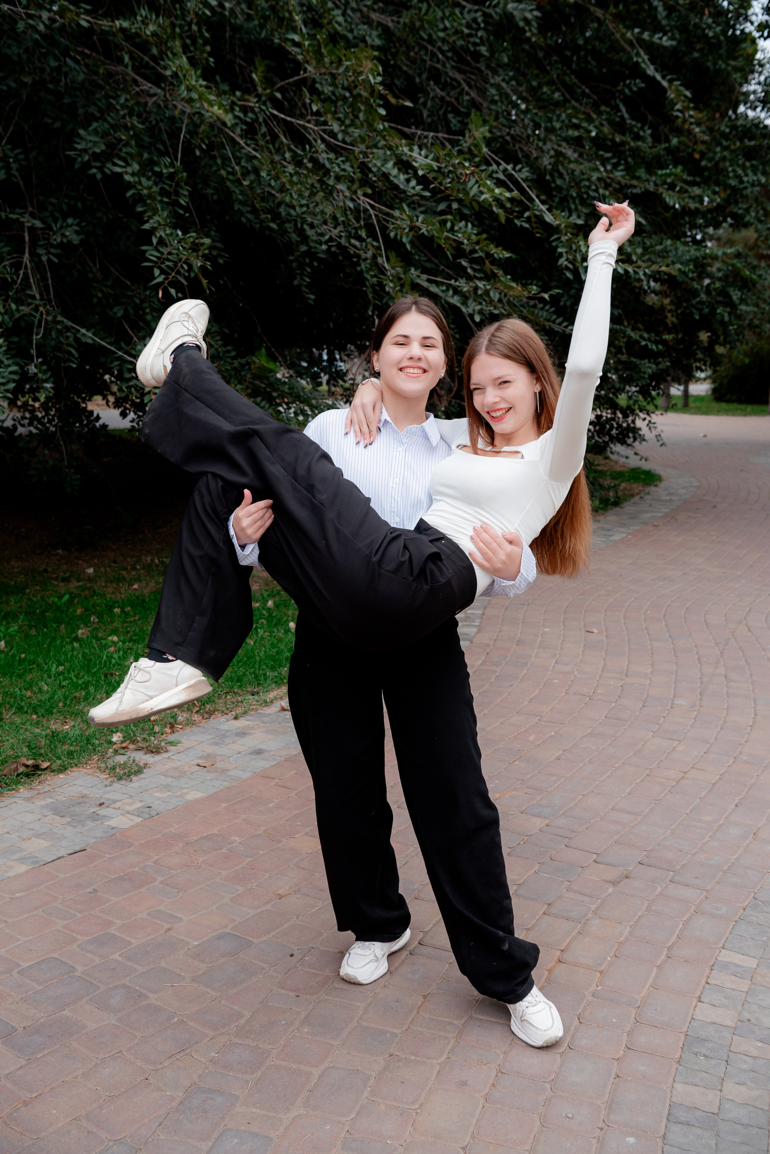 Фотосессия в парке для альбома школьники 9 класс. Фотограф в Волгограде и Волжском Александр Горбань
