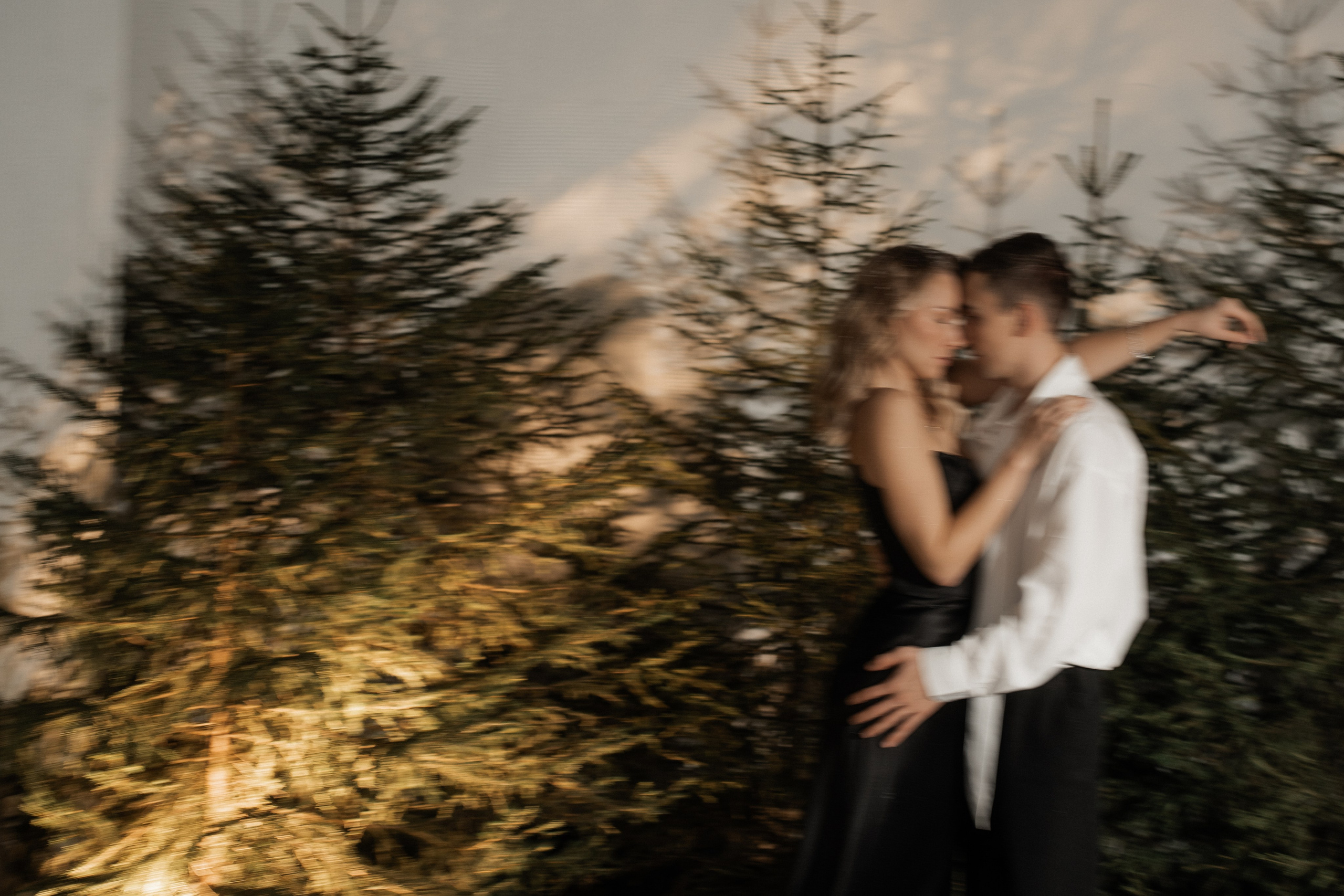 [… under winter firs]. Фотограф в Архангельске