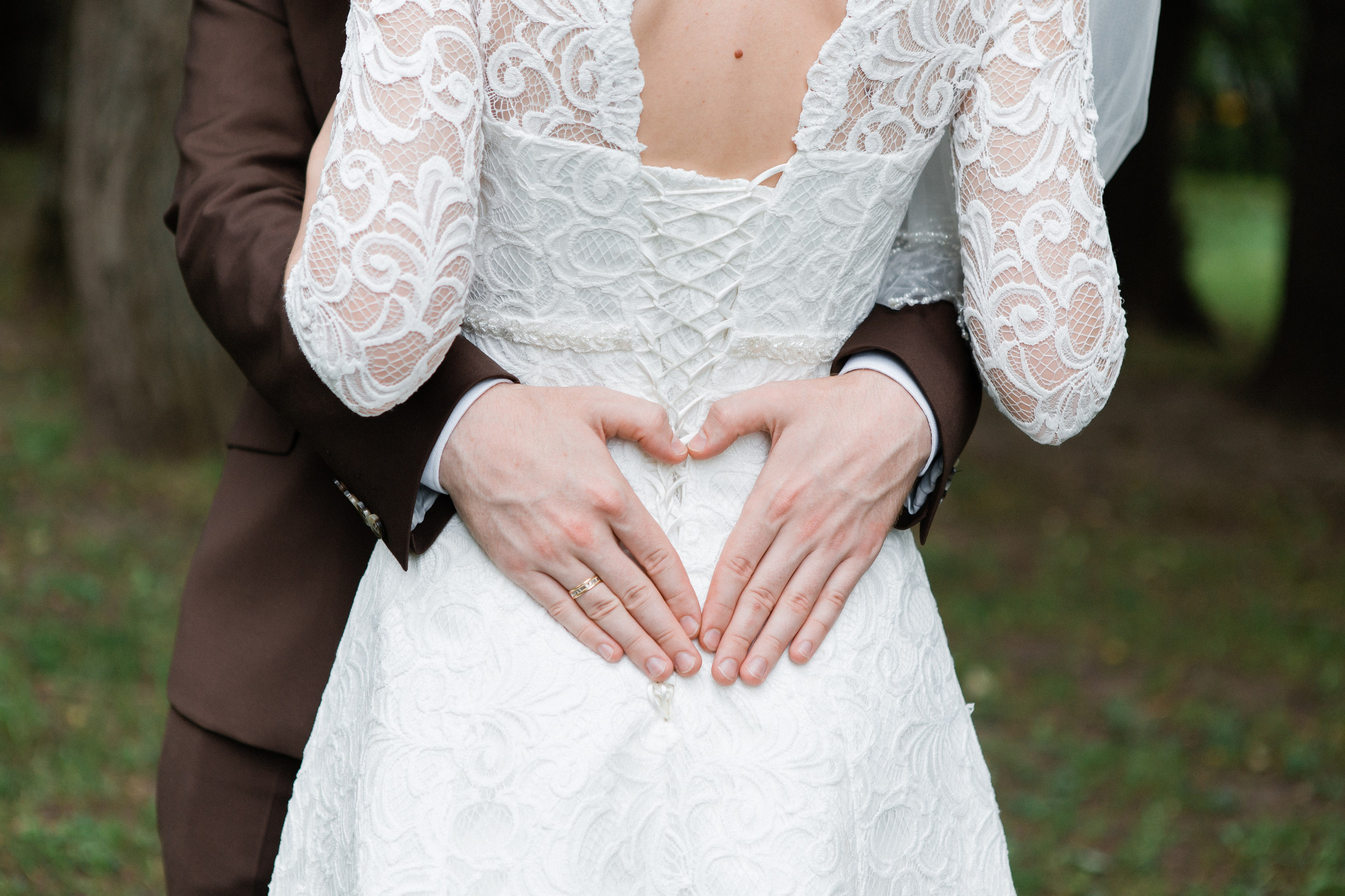 Свадебная фотосессия Сергея и Елены. Наш свадебный день. Видеосъемка и фотосъемка свадеб. Фотограф и оператор на свадьбу. Видеосъемка подкастов, собственная видео-фотостудии. Предметная фотосъемка