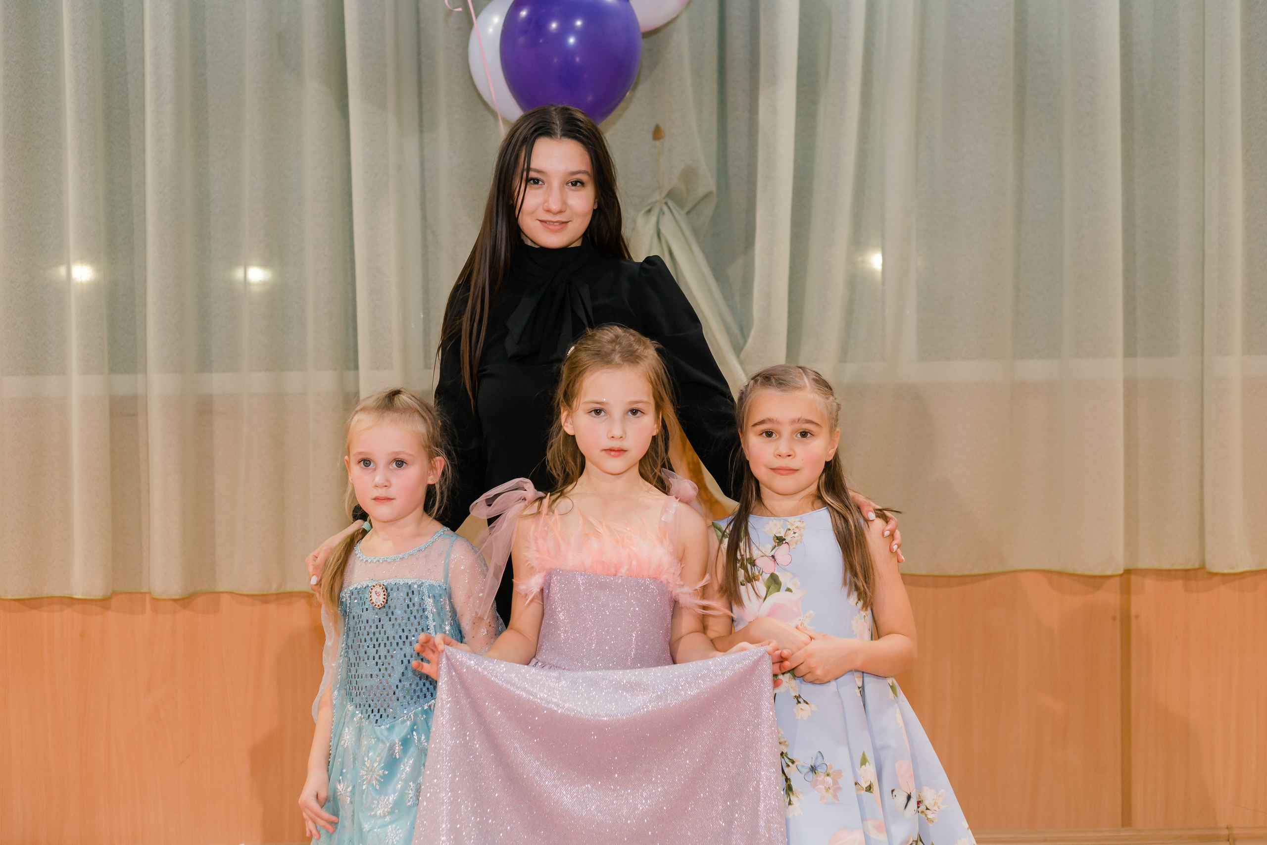 Фотосъемка детского дня рожденья. Видеосъемка и фотосъемка свадеб. Фотограф и оператор на свадьбу. Видеосъемка подкастов, собственная видео-фотостудии. Предметная фотосъемка