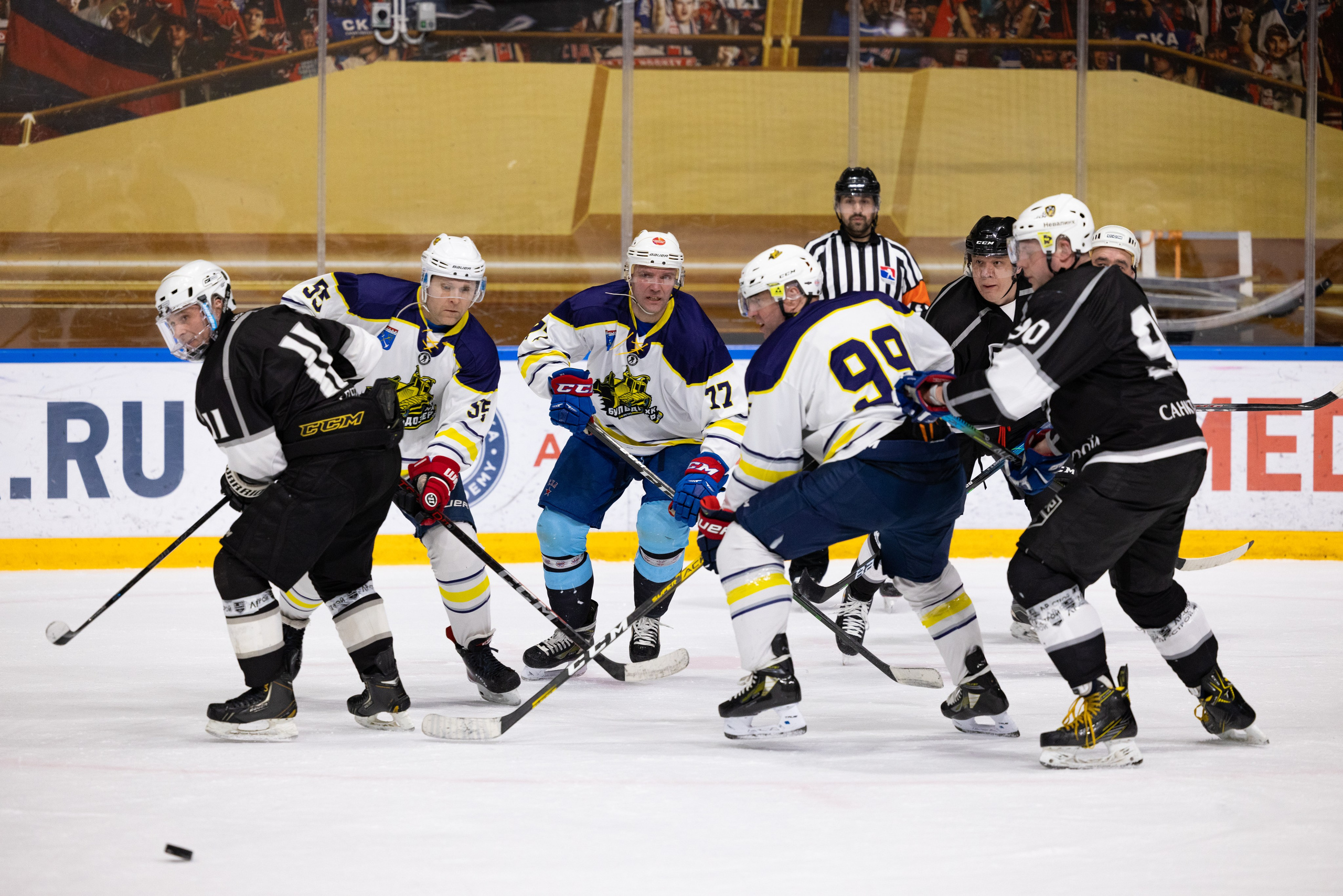 Бульдозер vs. LR-строй. Фотограф Александр Заломаев