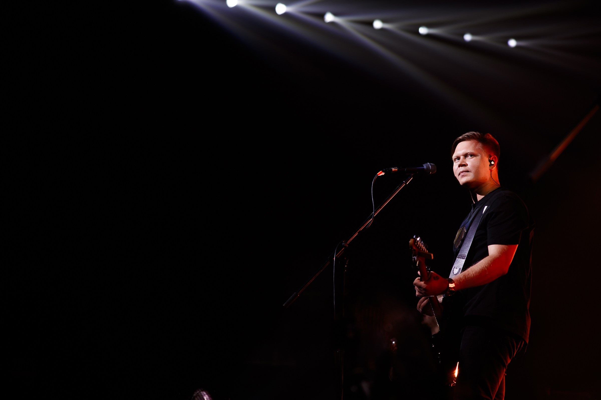 Женя Трофимов в объективе Галины Скорик. Художественный репортаж: группа «Комната культуры» на ИТ-форуме в Москве. 