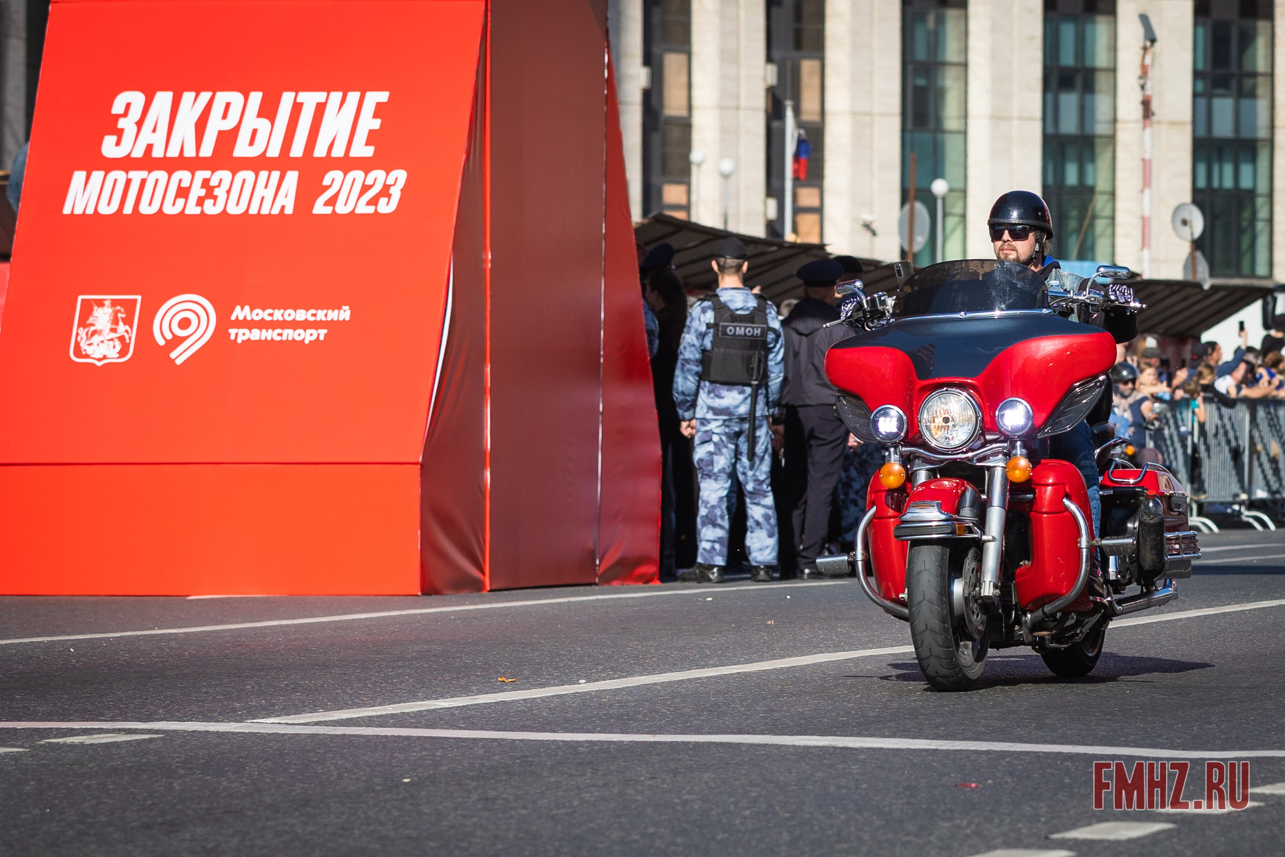 Закрытие Мотосезона 2023 на проспекте Академика Сахарова. Фотограф Владимир Охрименко