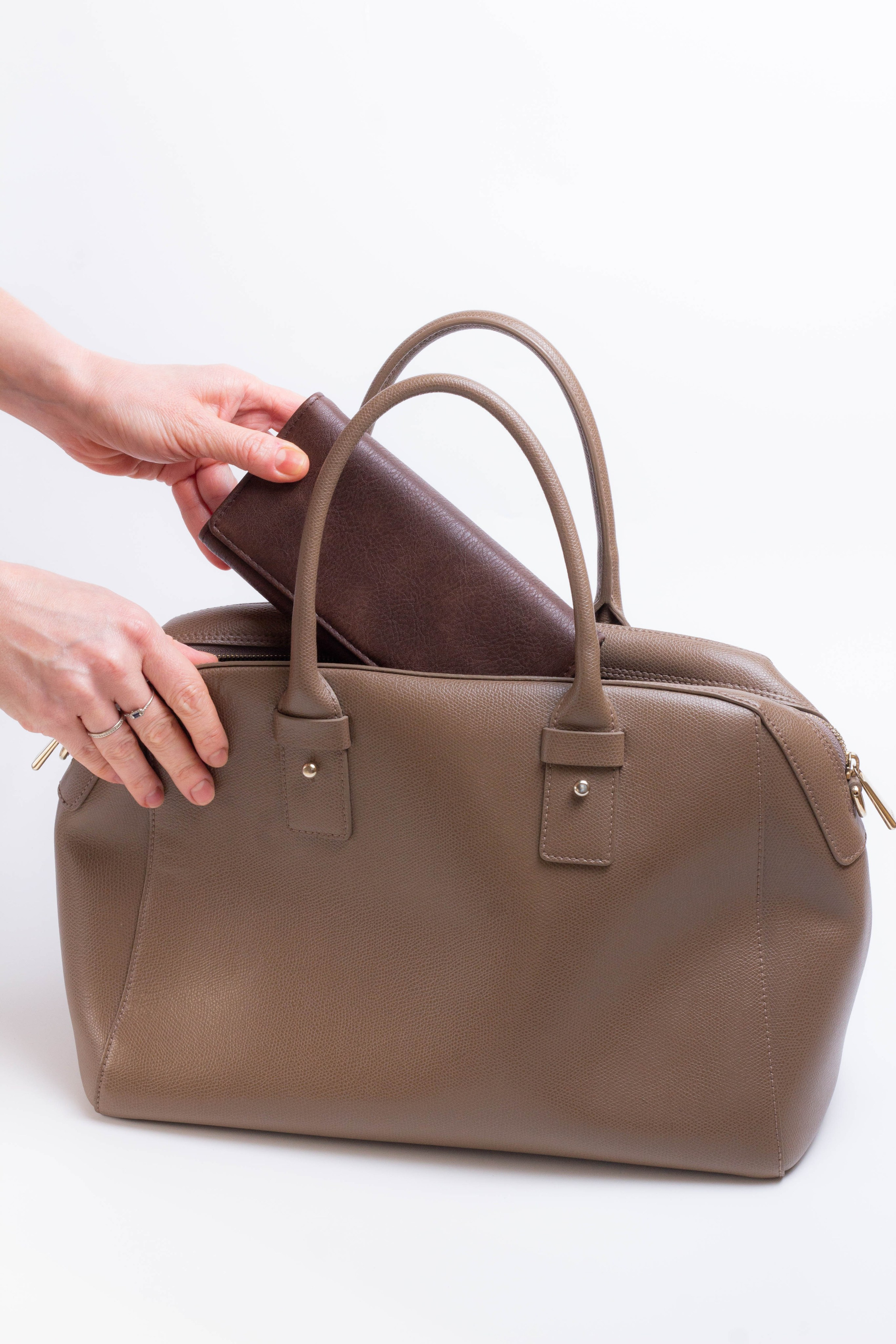 Предметная фотография изделий из кожи. Предметный фотограф в Москве и Московской области