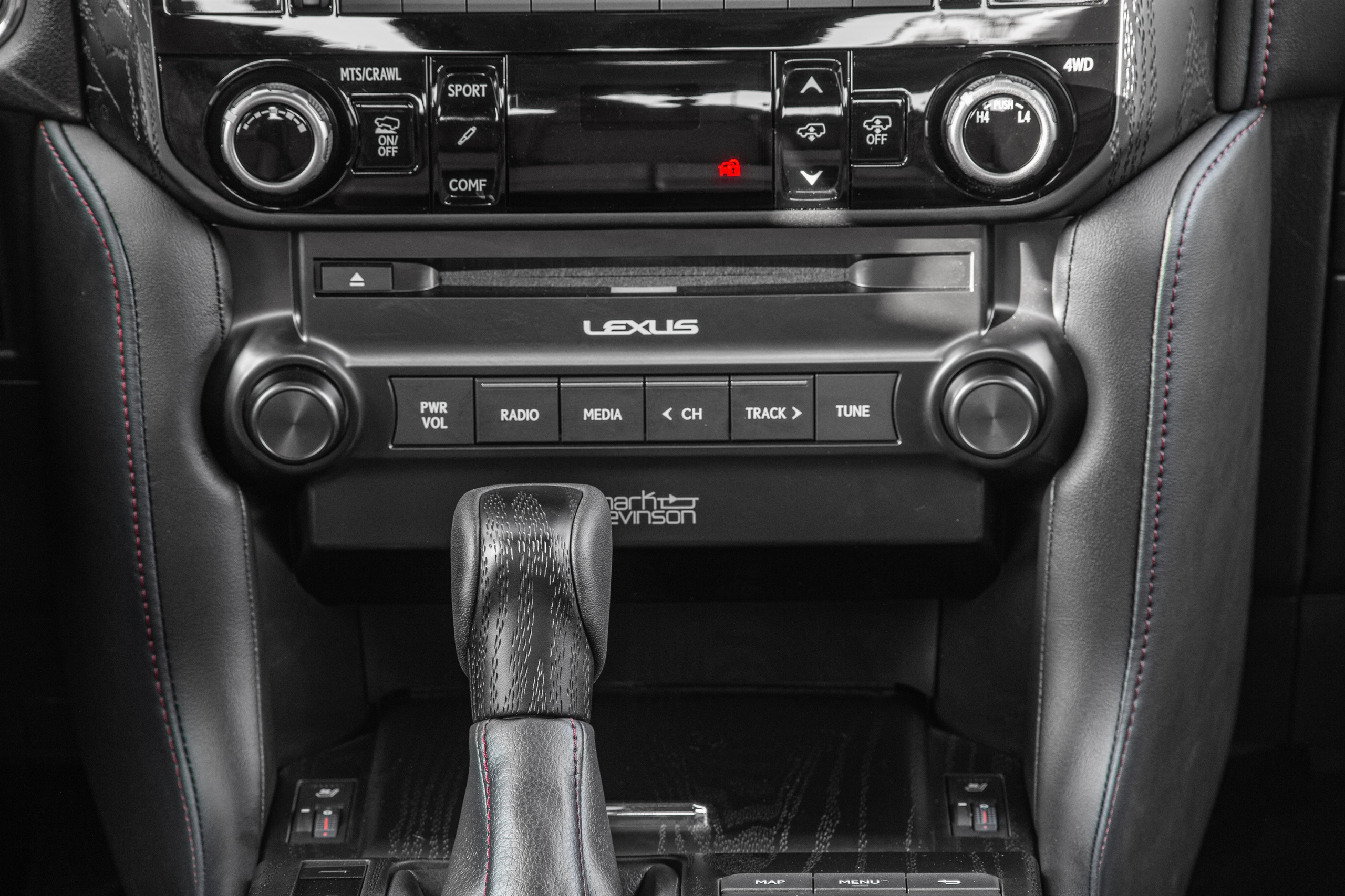 Фотосъемка автомобиля Lexus для Evil Painter. Интерьерный фотограф и ретушер в Красноярске Денис Антропов