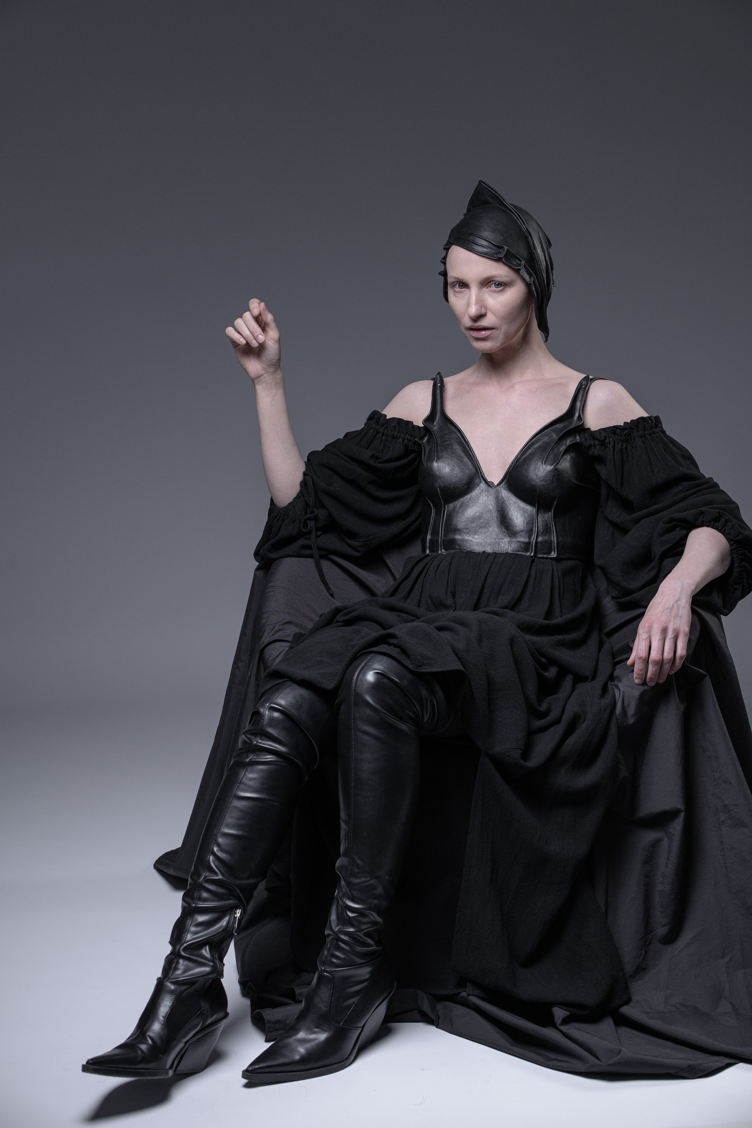 Black leather. Portrait photographer in Minsk Slava Potalakh