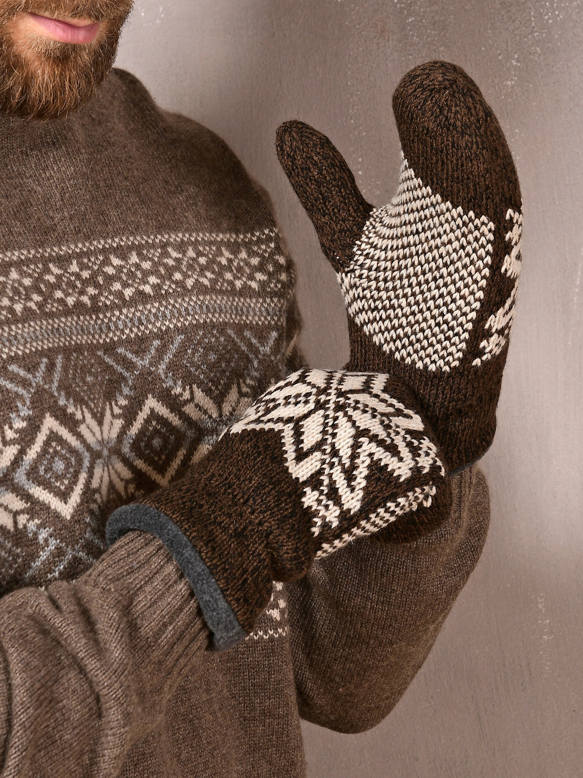 Съёмка перчаток, варежек и руковичек. Предметная фотосъемка для маркетплейсов в Москве. Предметный фотограф Дмитрий Дрогунов