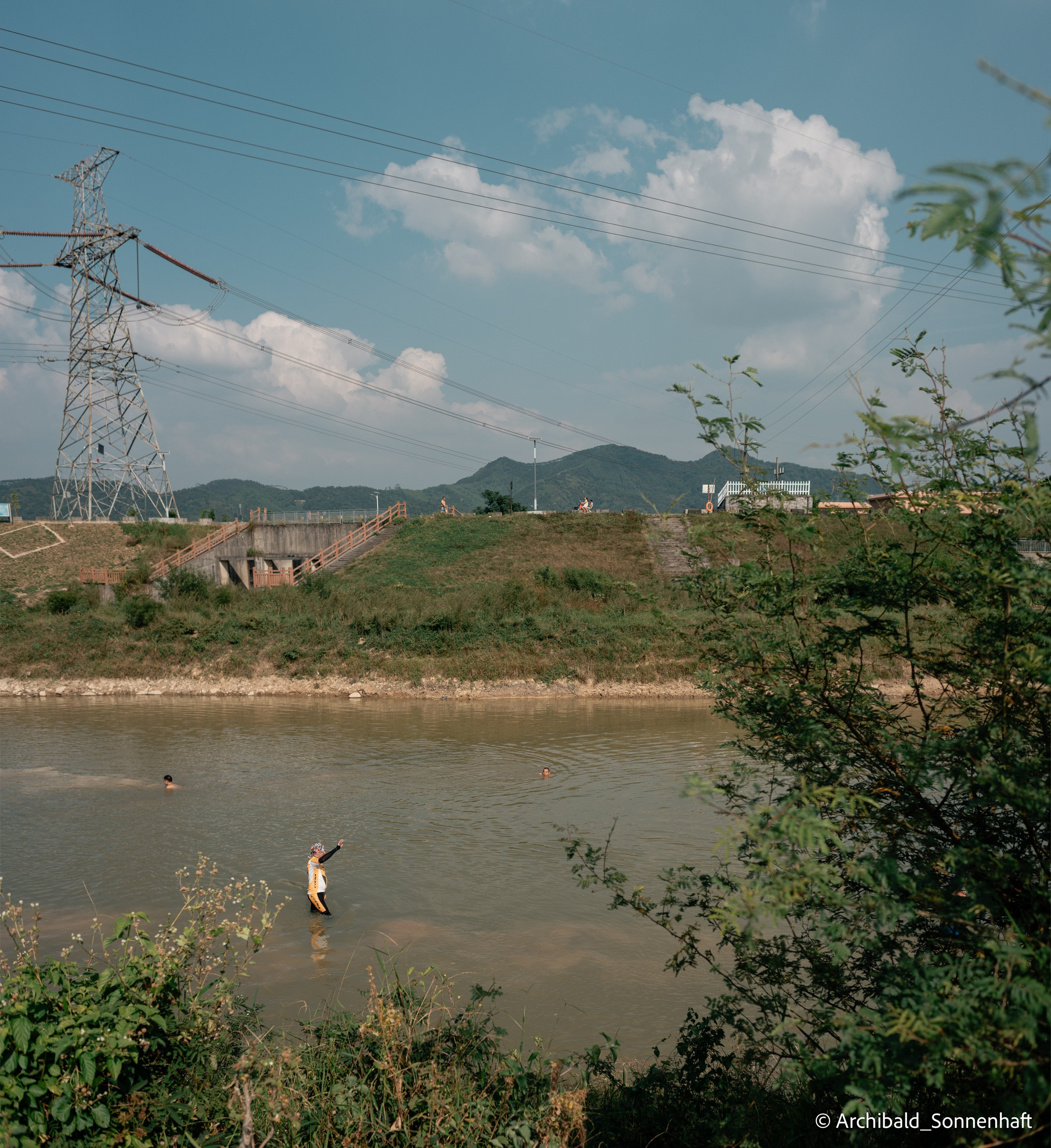 Weekend kayaking trip. Photographer in Guangzhou, China. Archibald Sonnenhaft