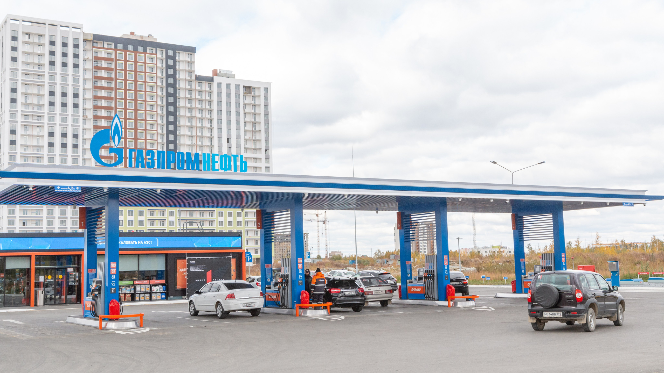 Газпром. Открытие заправки. Предметный и репортажный фотограф Алексей Кротов