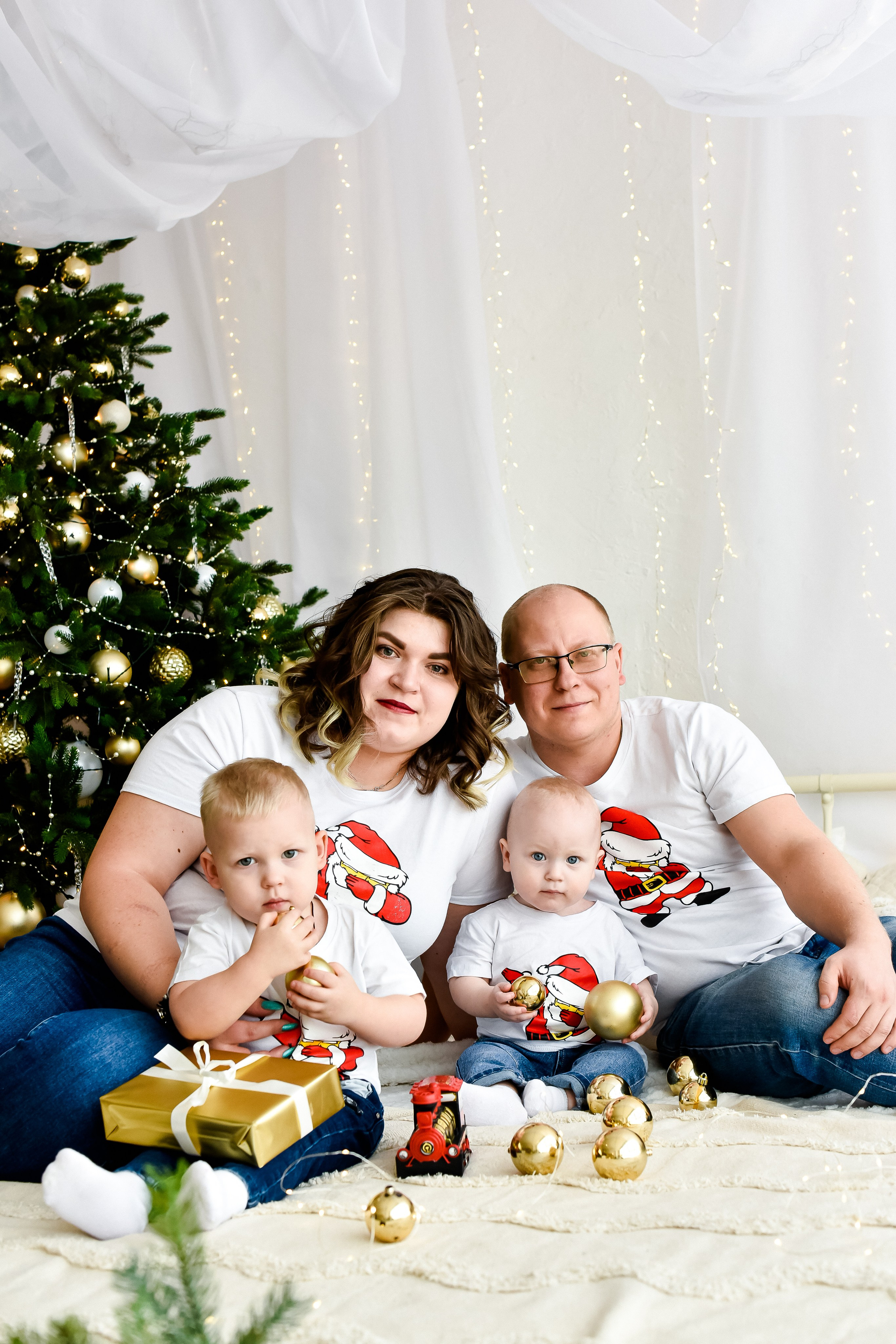 Новогодняя фотосессия для семьи Натальи И Дениса с сыновьями