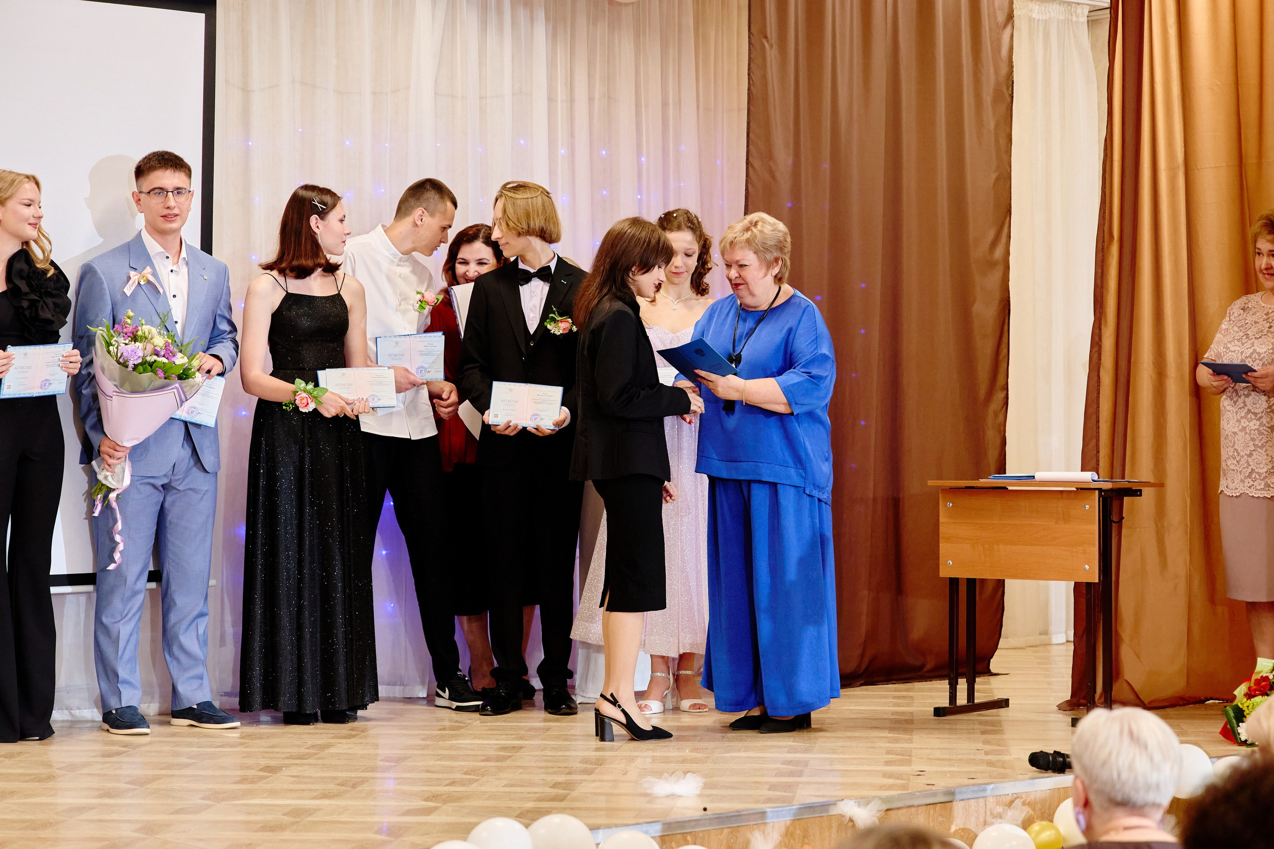 Выпускной 35 Сош. Фотограф Выпускные альбомы Таганрог Сергей Коробченко