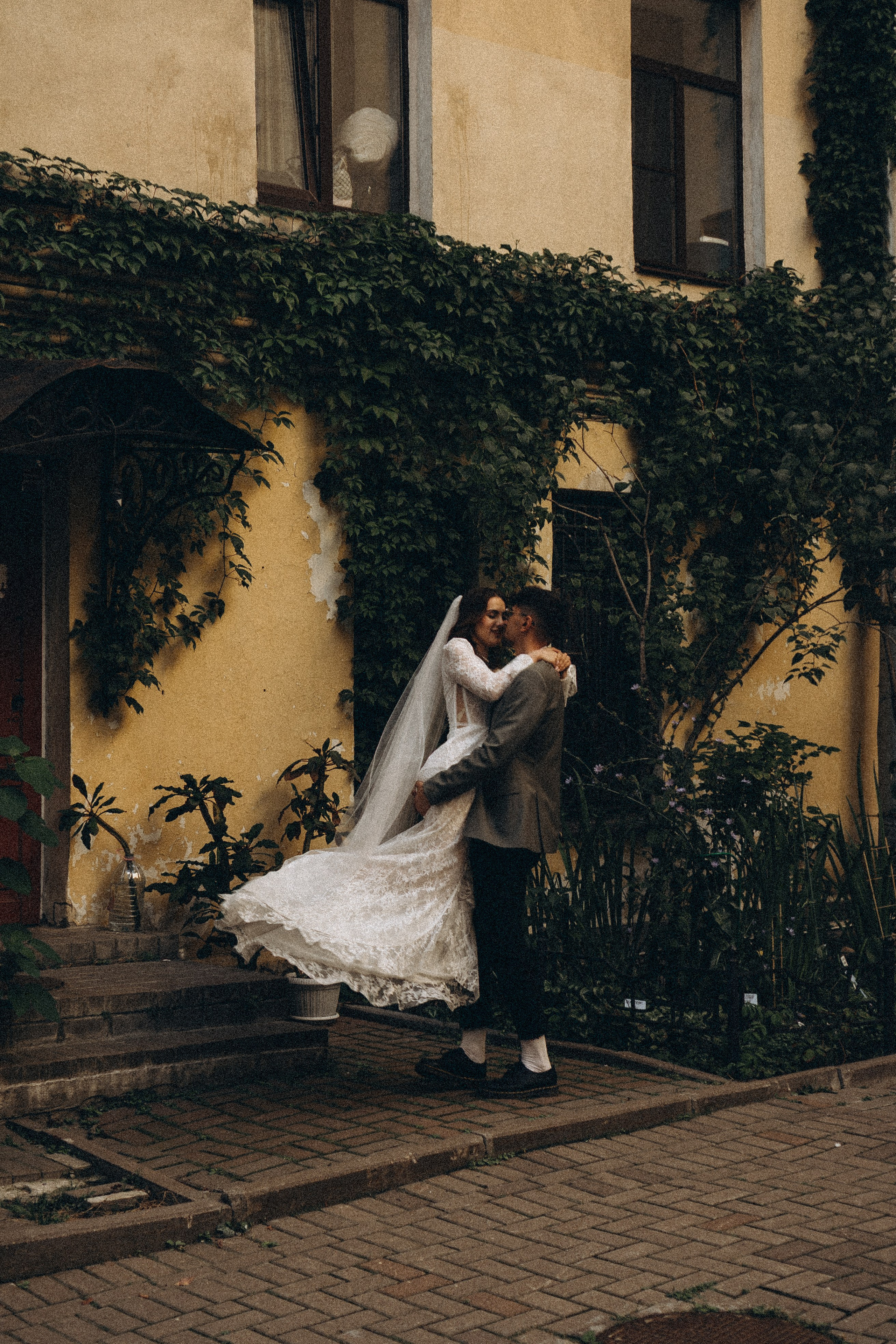 СВАДЕБНАЯ ПРОГУЛКА ВОЗЕ ИСАИКЕВСКОГО СОБОРА АСТОРИИ И ЗАКОНОДАЛЕТНОГО СОБРАНИЯ. Профессиональный фотограф, Санкт-Петербург — Виктория Богомолова