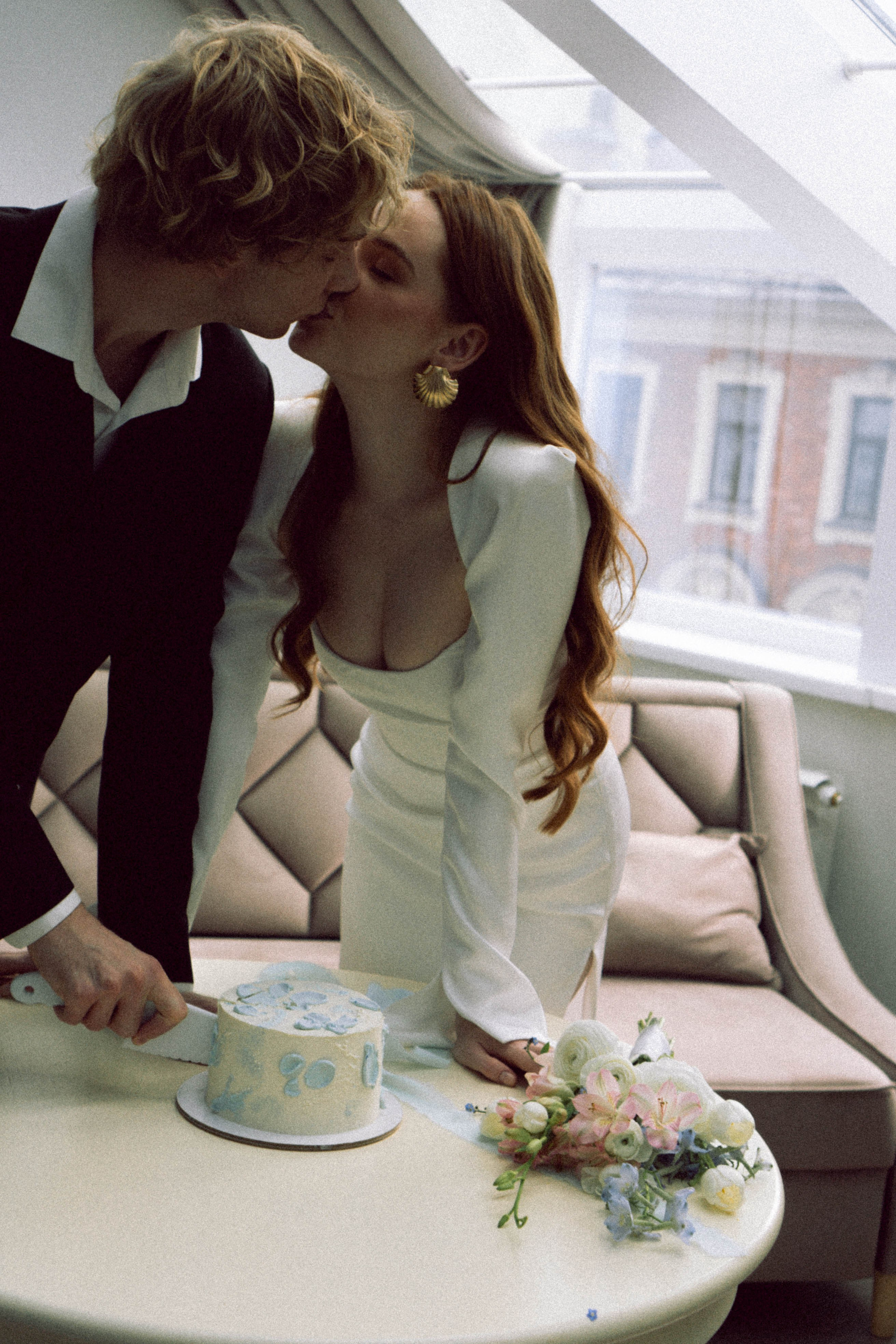 СВАДЕБНАЯ СЬЕМКА В ОТЕЛЕ. СБОРЫ ЖЕНИХА И НЕВЕСТЫ И ТАКЖЕ ТОР И ПОДГОТОВКА К ПРОГУЛКЕ. Профессиональный фотограф, Санкт-Петербург — Виктория Богомолова