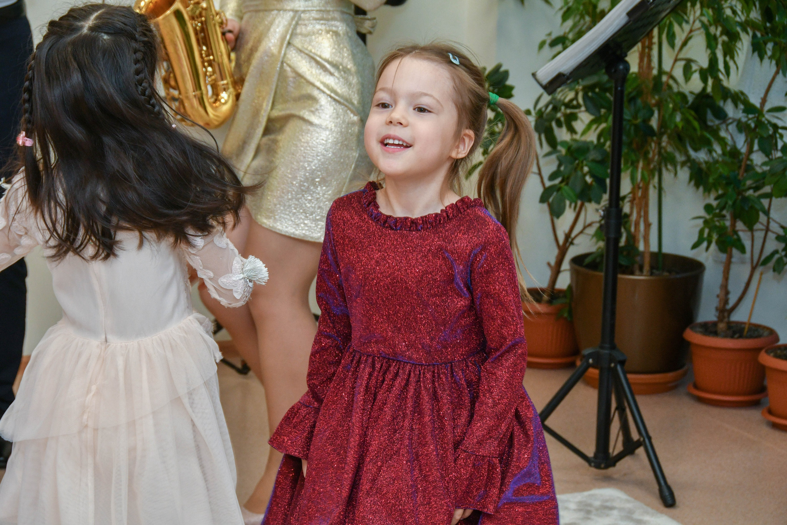 2023 г. День дошкольного работника и прогулка. Репортажный и детский фотограф в Новосибирске