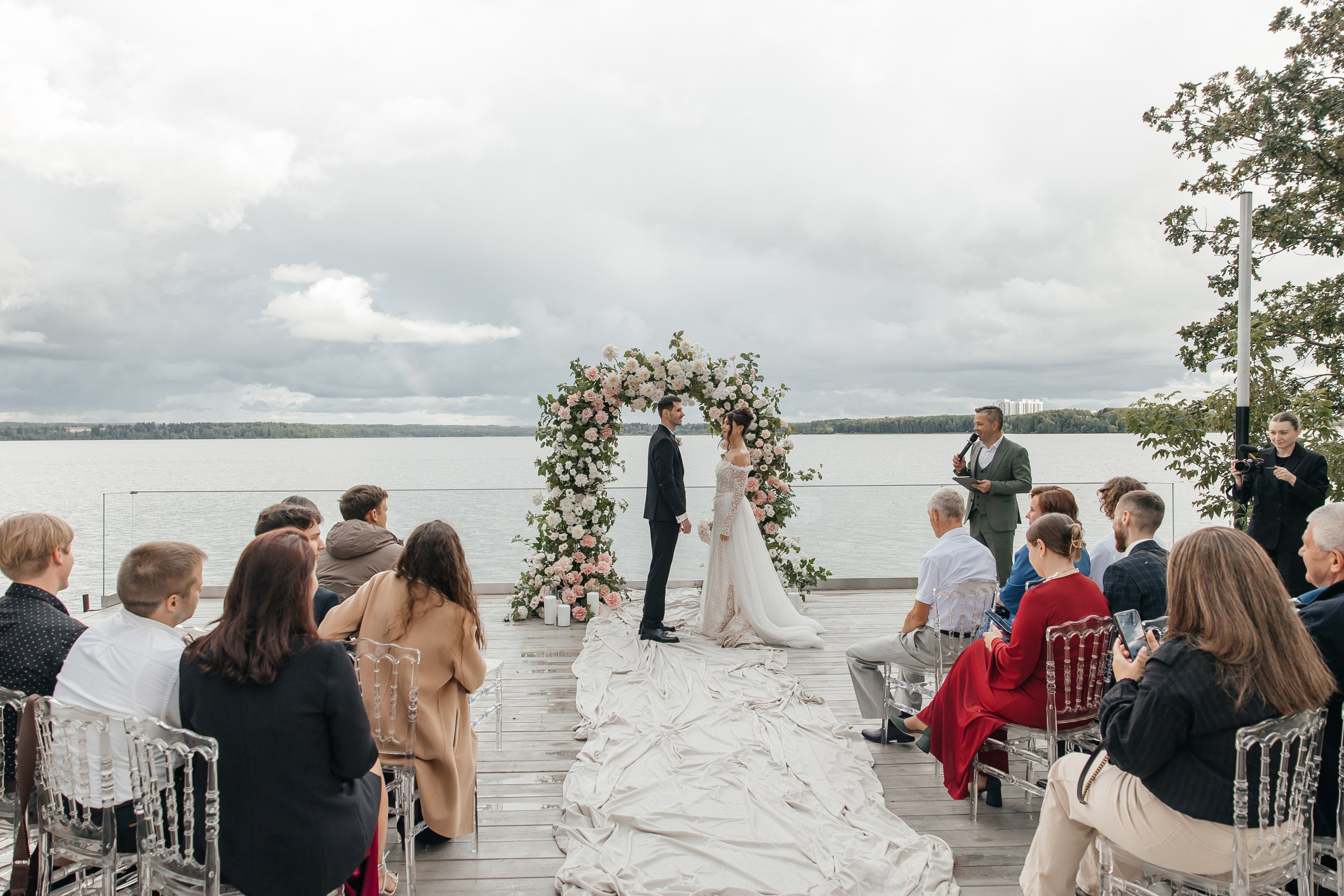 Выездная регистрация брака на площадке THE SUN LAKE VERANDA EVENT на озере Сенеж Солнечногорск