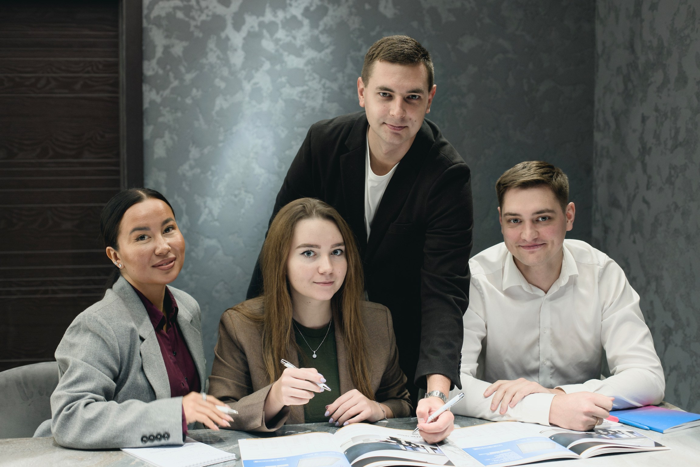 Фотосъёмка в офисе и на производстве. Школьные выпускные альбомы в Москве Марина Николаева