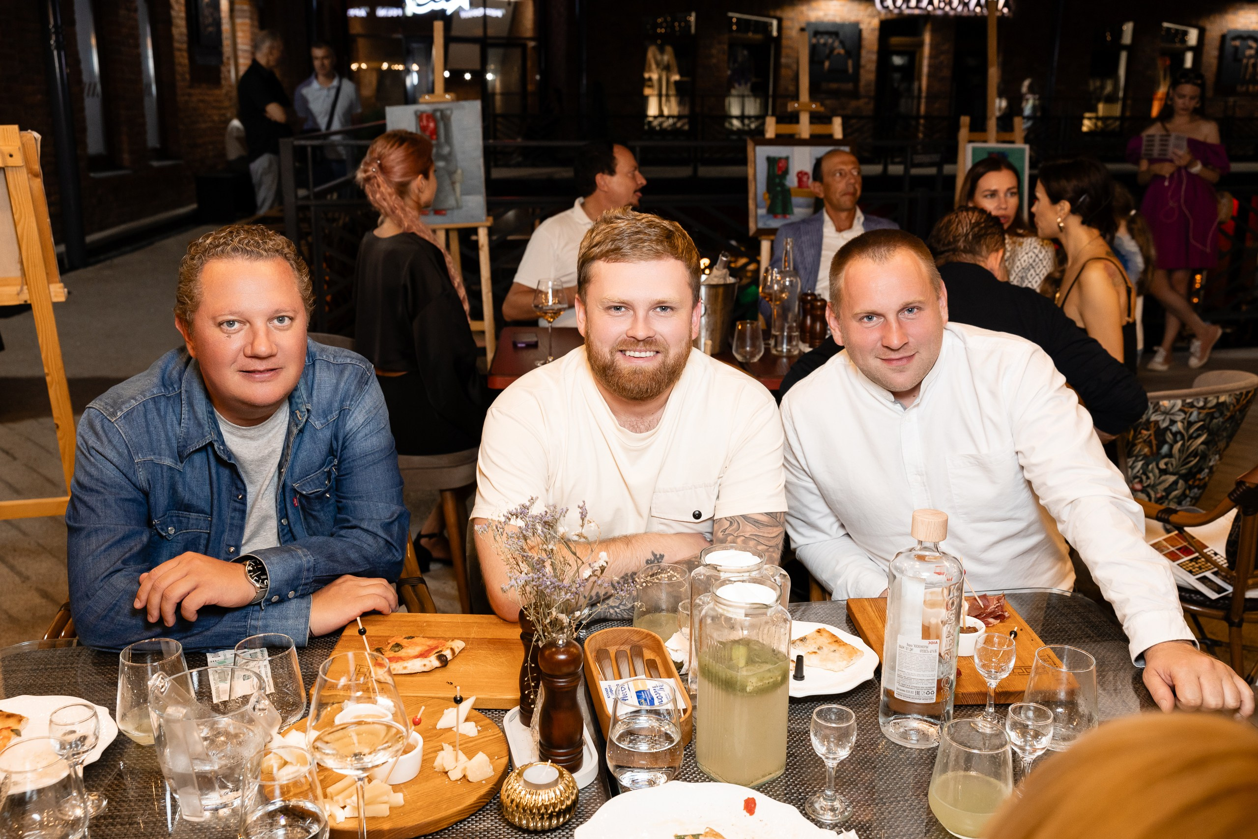 Выставка работ Дениса Шевчука в ресторане Attolini. Фотограф в Санкт-Петербурге — Сергей Петров