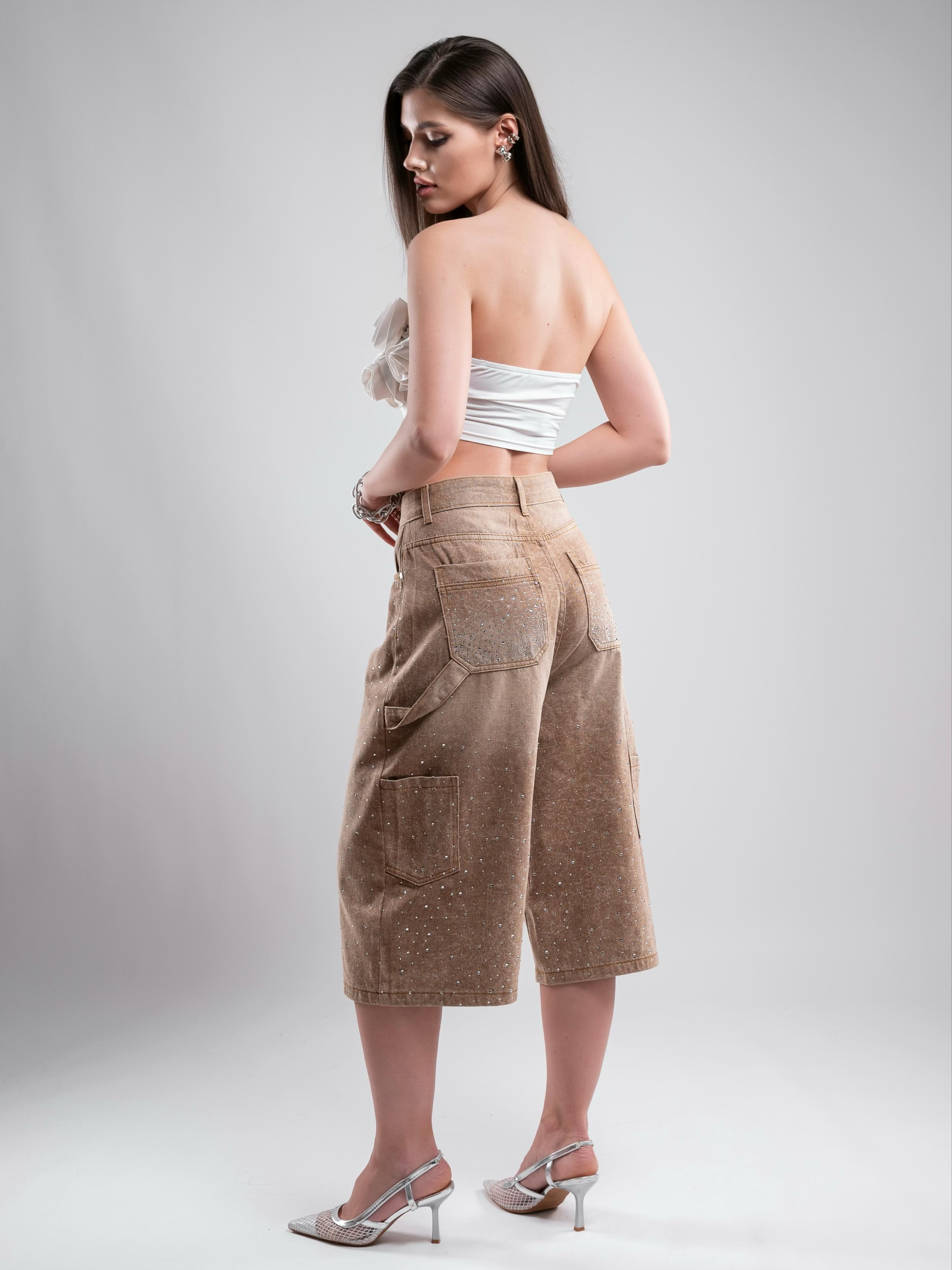 Джинсовые бриджи. Предметный фотограф, фото для маркетплейсов Пятигорск, КМВ