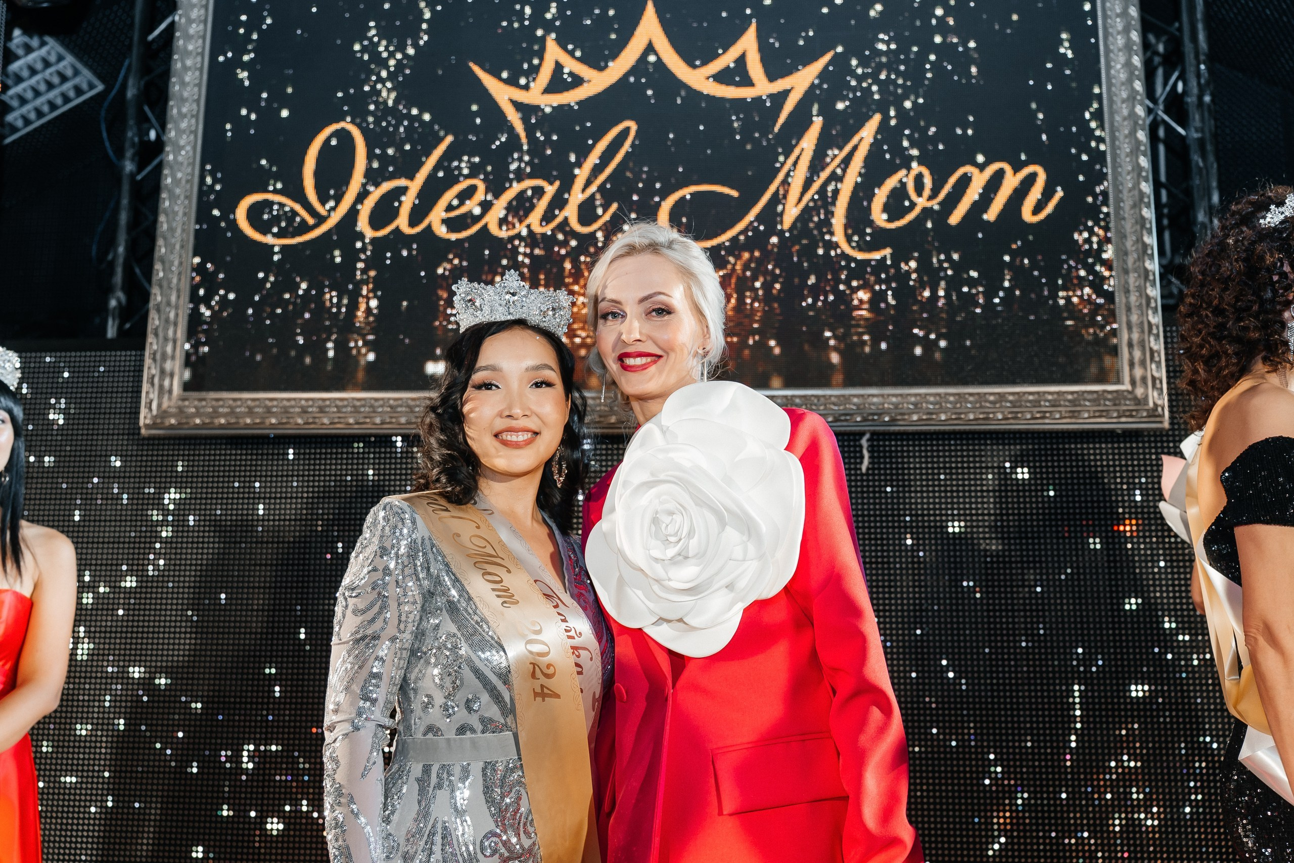 Идеальная мама. Для тех, кто не ждёт удачи, а создаёт её. Каждая фотосессия — это твой момент, твой стиль, твой успех. 📸