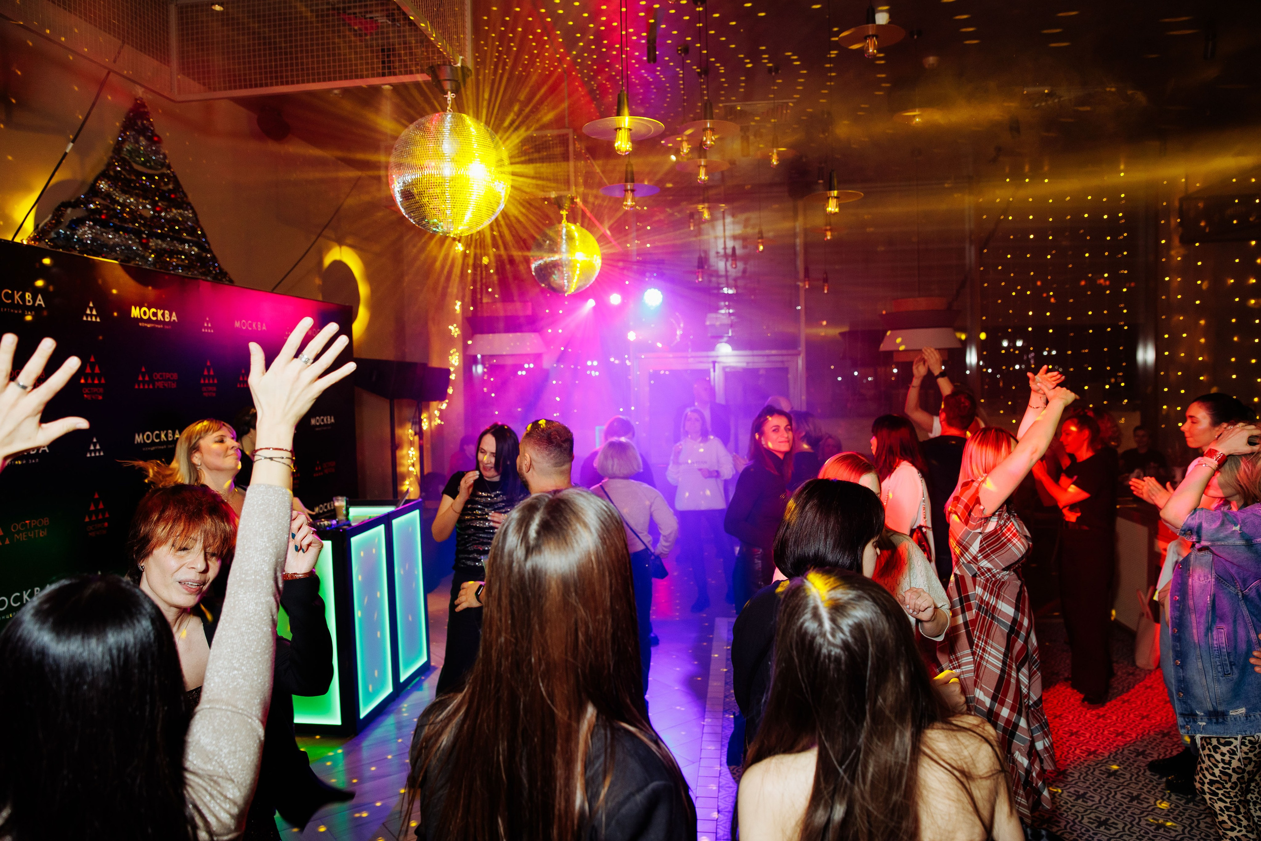 Открытие ресторана Baleno в Острове мечты. Репортажный фотограф на мероприятие в Москве Алексей Терентьев