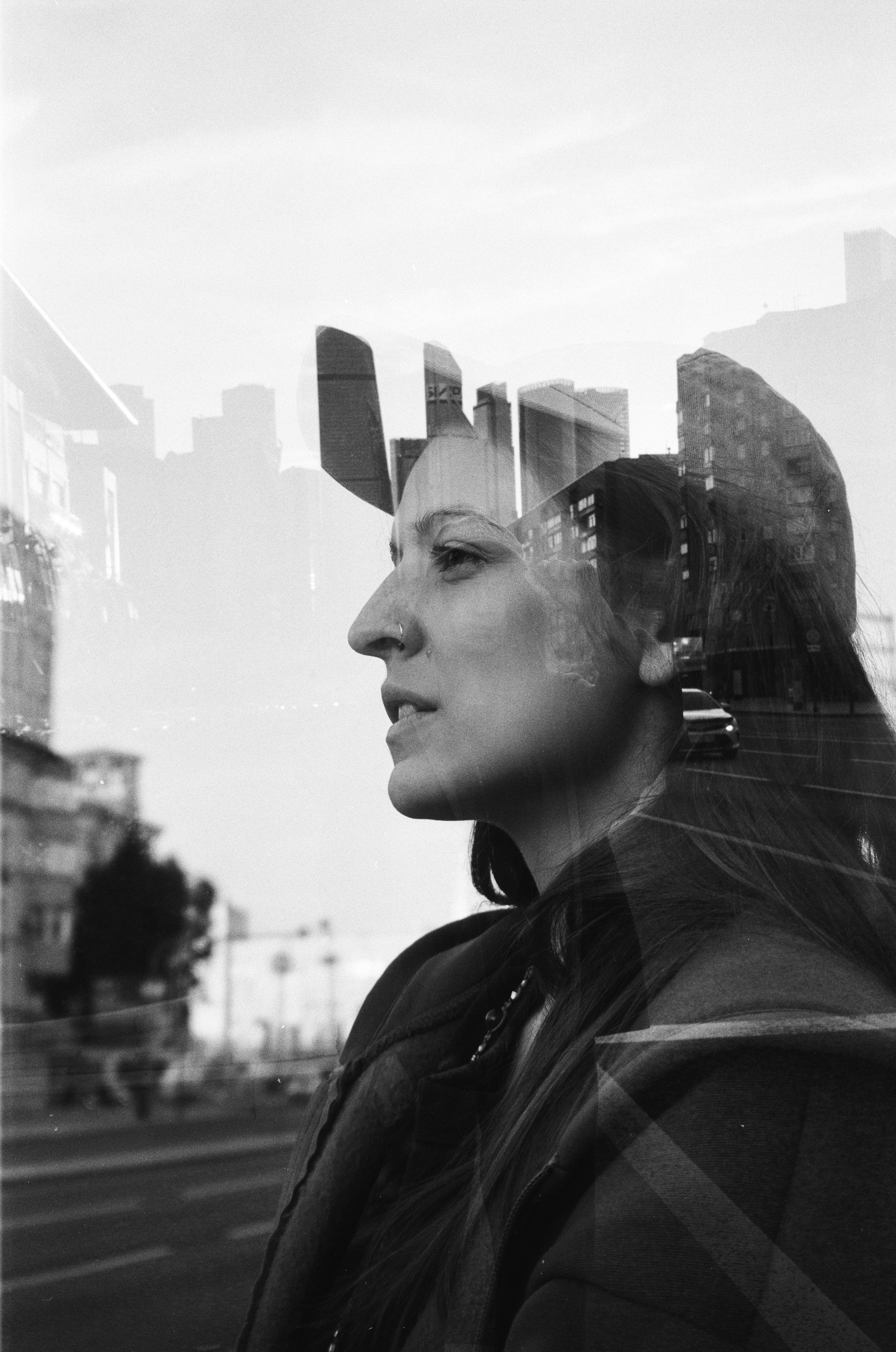 Город. Фотограф Максим К. Интимный портрет и вечерние прогулки по Москве на плёнку