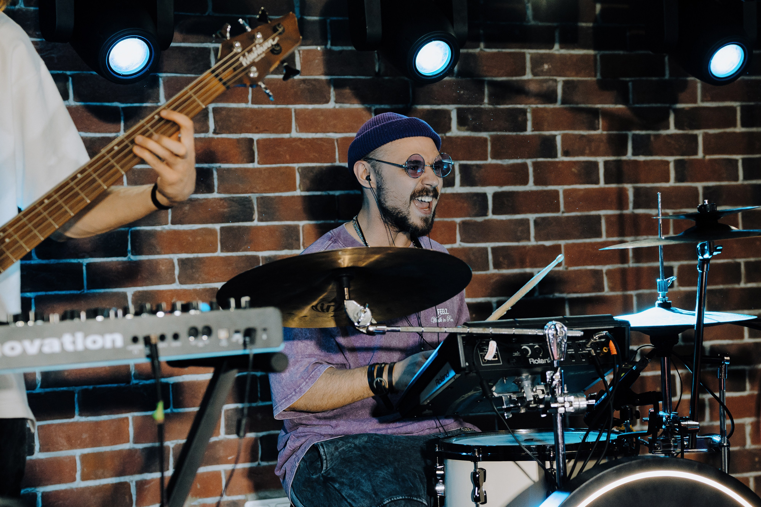 20 ЛЕТ МЕГАПОЛИС ЧЕЛЯБИНСК ХЕДЛАЙНЕР ЕЛКА. Репортажный фотограф Зуев Роман г. Челябинск