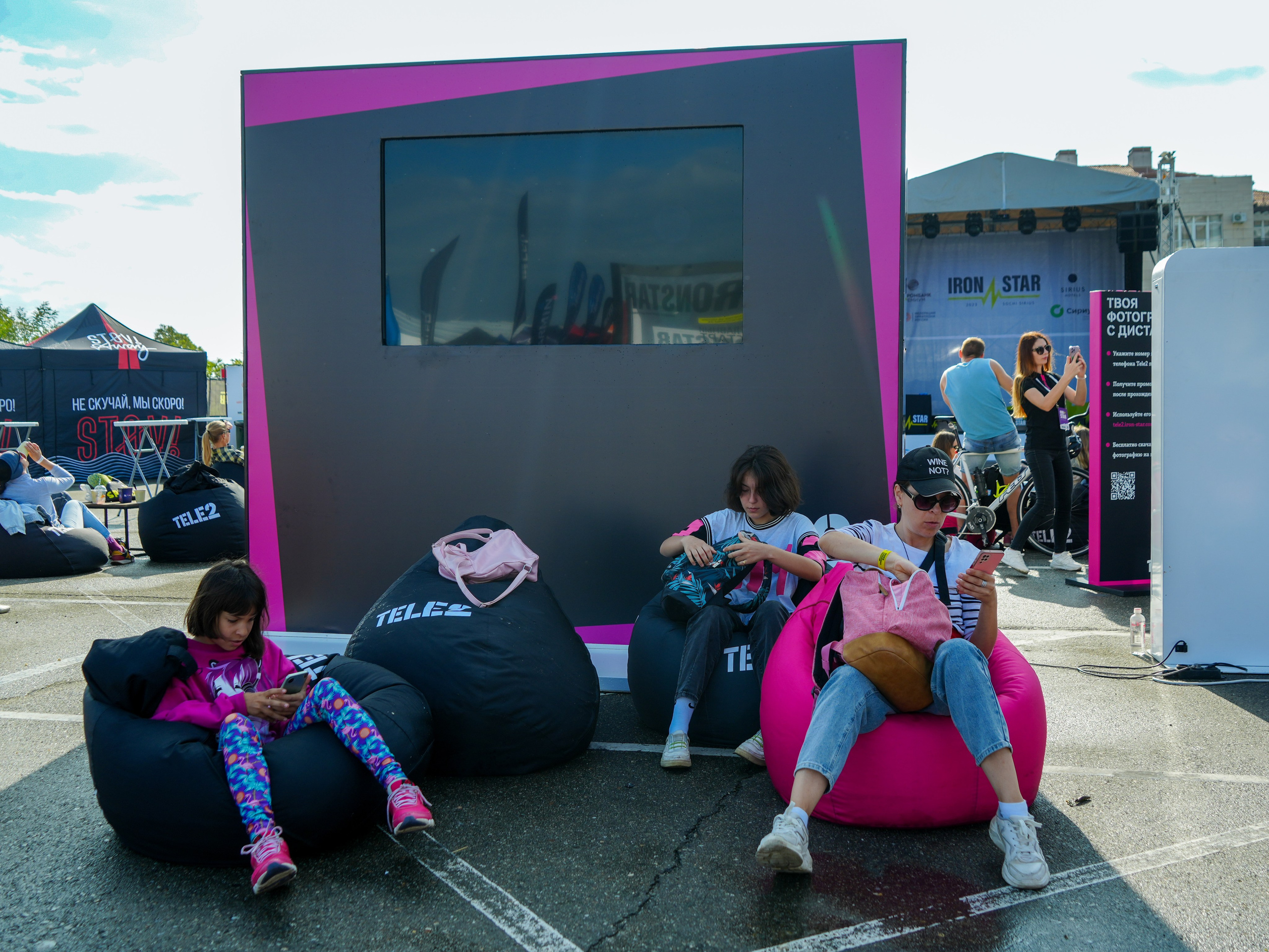 Фотоотчет партнерской интеграции для компании TELE2 на фестивале Ironstar. Репортажный фотограф в Красной Поляне и Сочи Павлюченко Екатерина