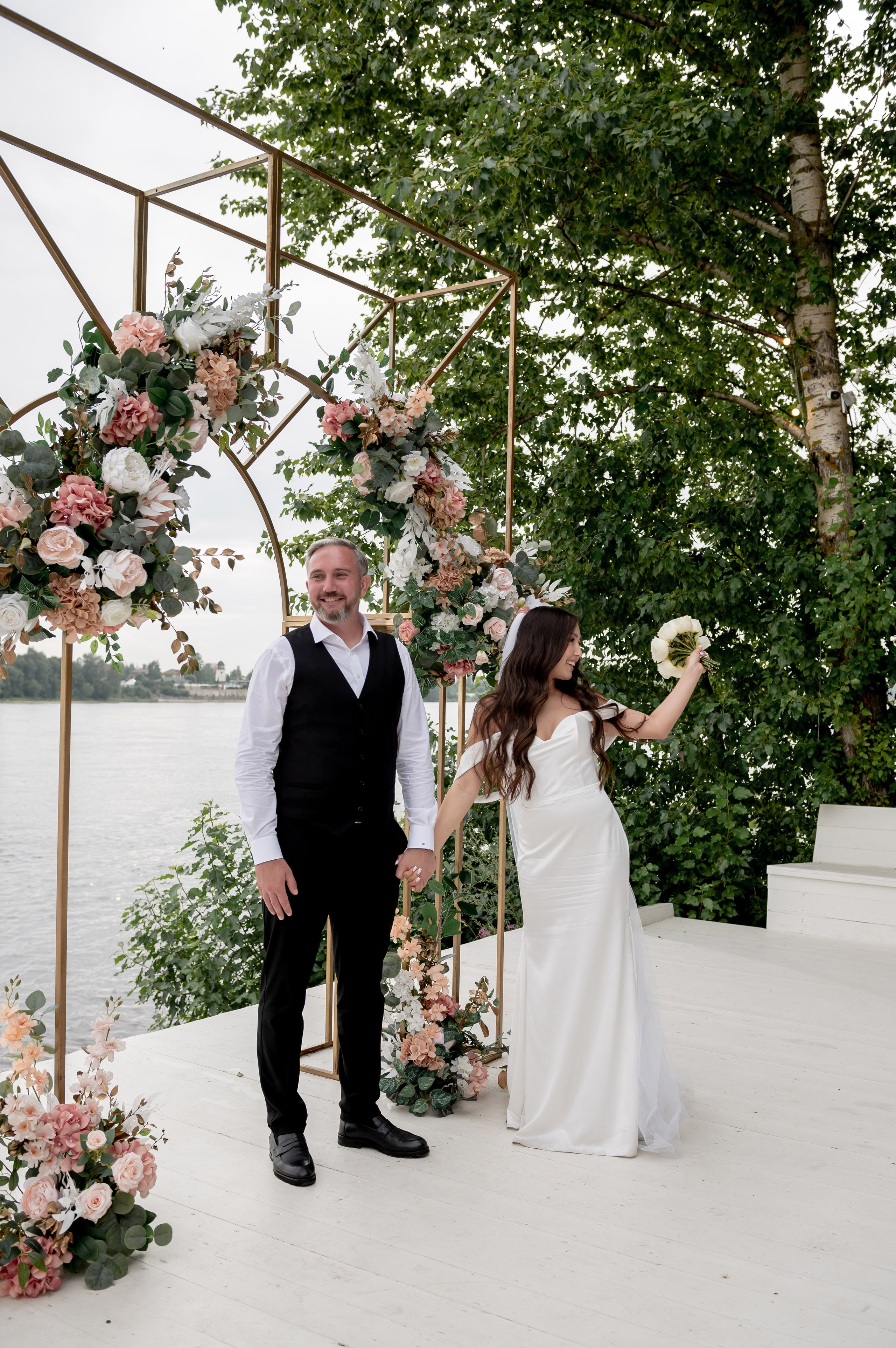 Классическая свадебная фотосессия Аины и Антона по самым красивым местам для свадебной прогулки в Санкт-Петербурге. Портретный, семейный и свадебный фотограф в Санкт-Петербурге и в Пушкине Ширяев Денис