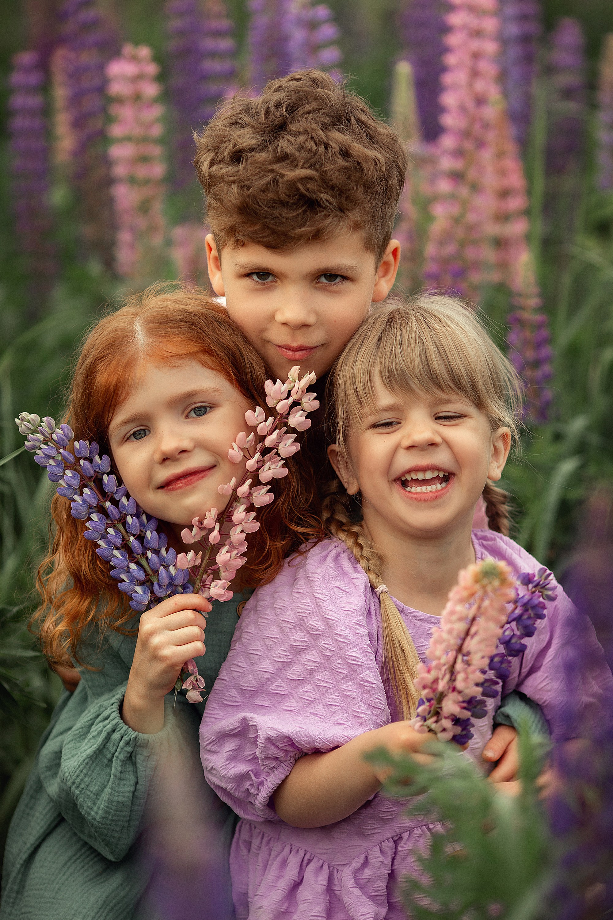 Красивая семейная съемка в люпиновом поле. Tatyana Nadezhdina Family photographer