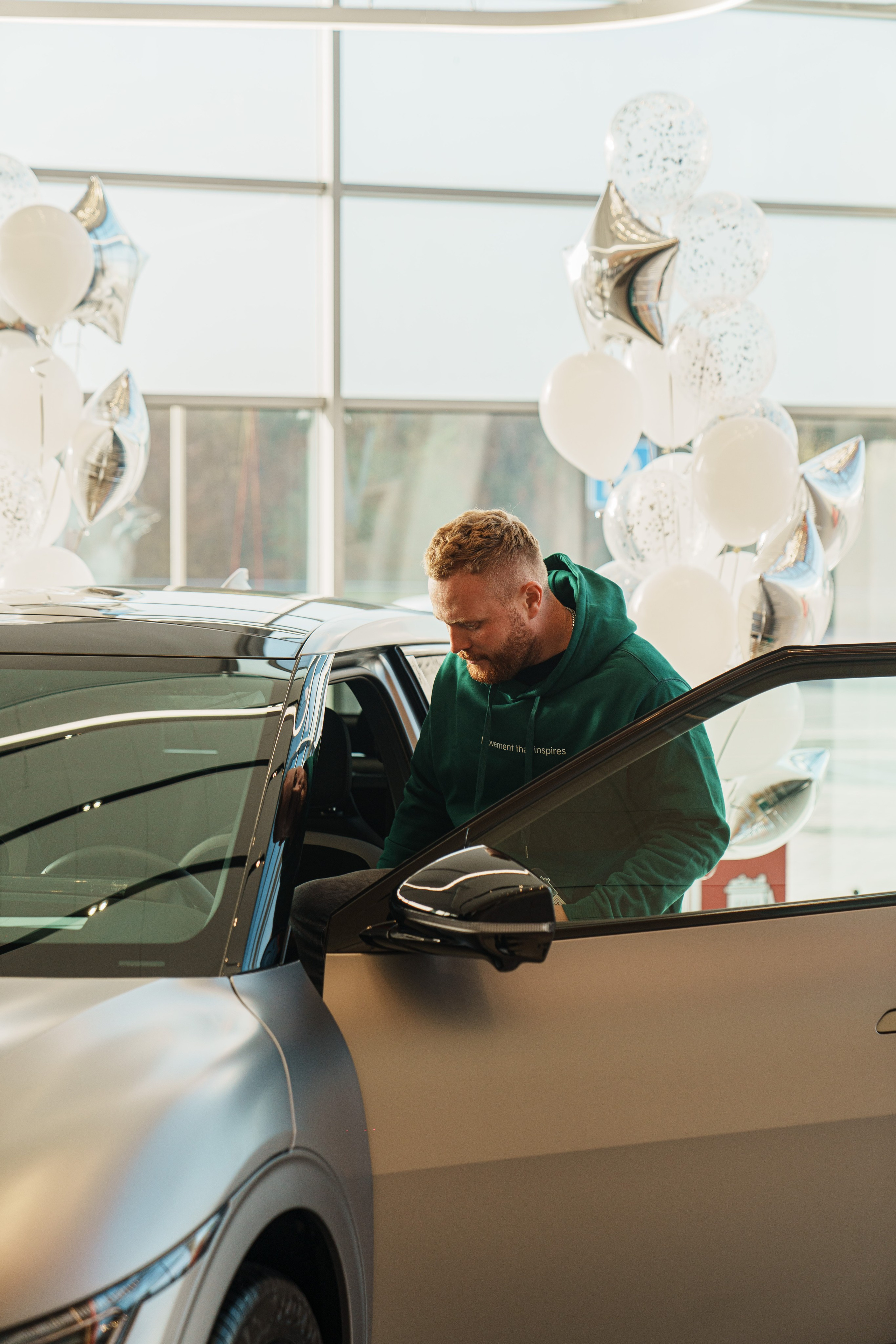 Kia EV6 Вручение Евгений Чебаткову. Фотограф TAULAN_1