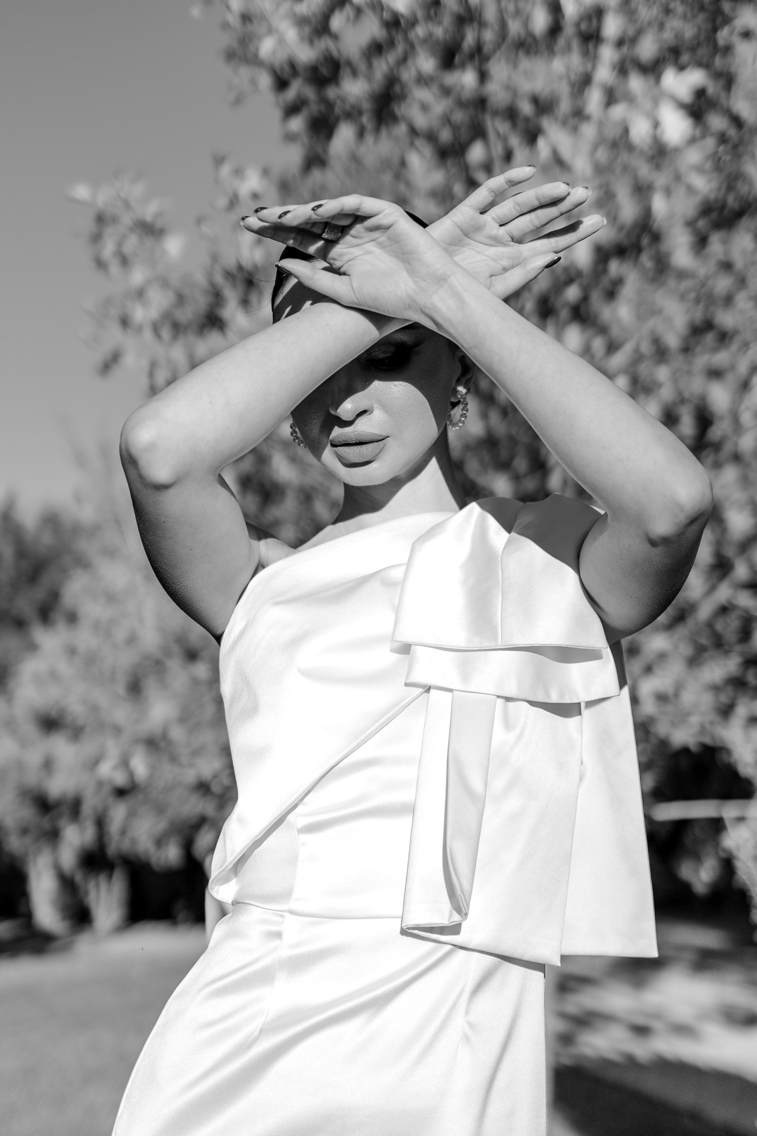 В зеленом саду. Shakhmanoff.kz