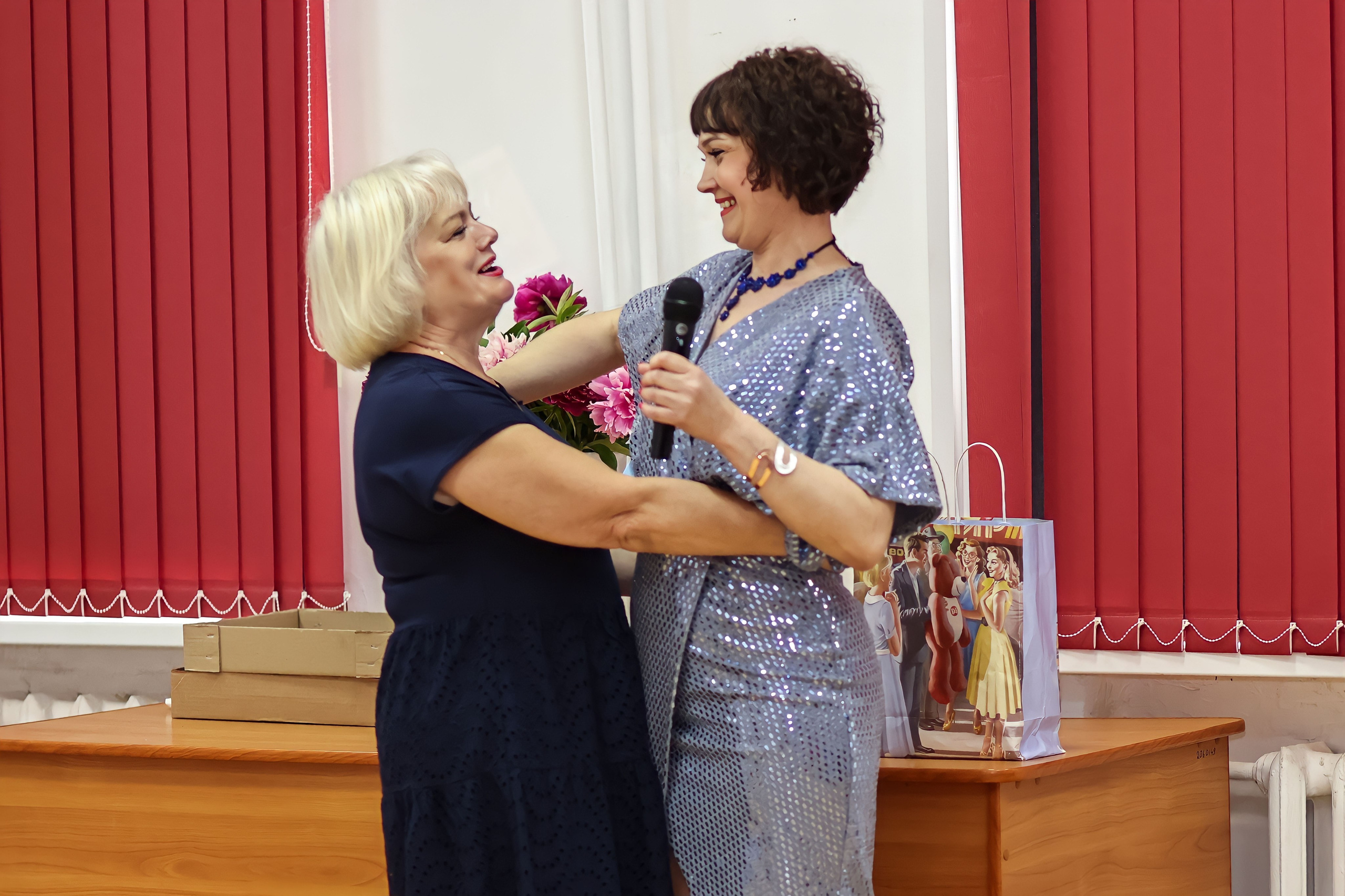 Вручение аттестатов. Школа № 7, выпускники 11 класса 2023 г. Студия выпускных альбомов Остров