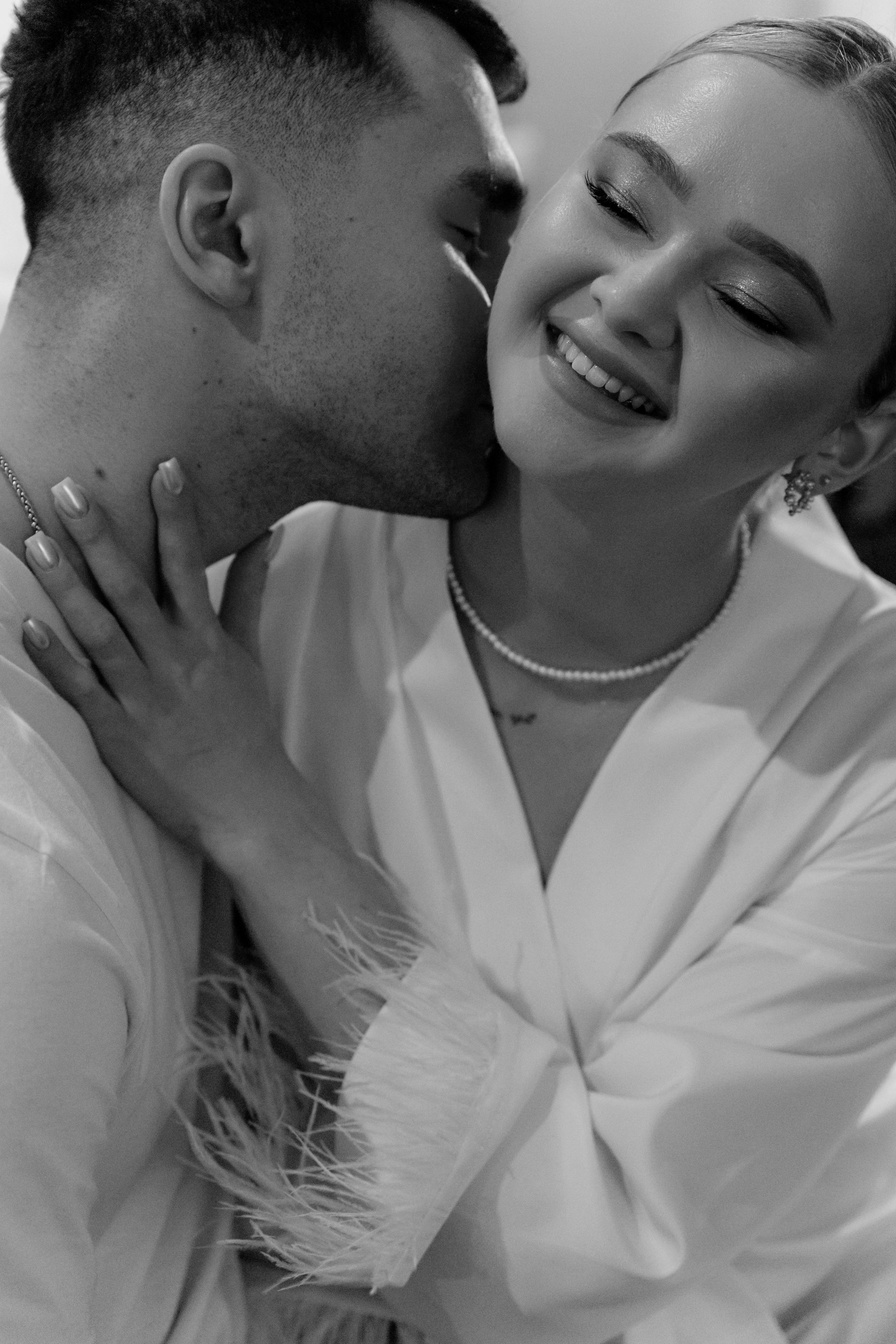 Свадебная фотосессия в отеле Чайковский г. Калининград. Свадебный фотограф Калининград