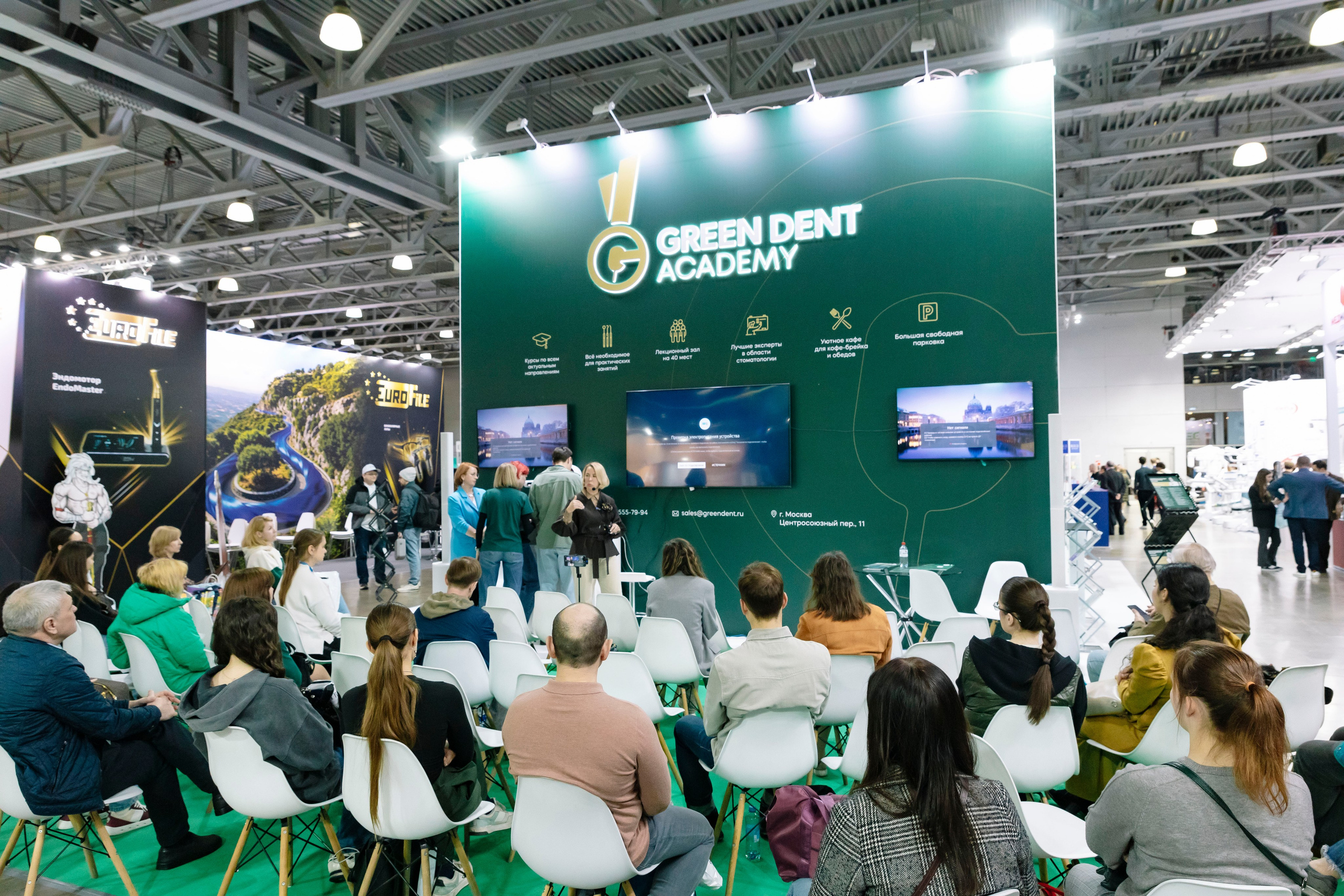 Стоматологическая выставка Dental Salon 2026. Профессиональный фотограф в Москве | Заказать фотосессию и съемку