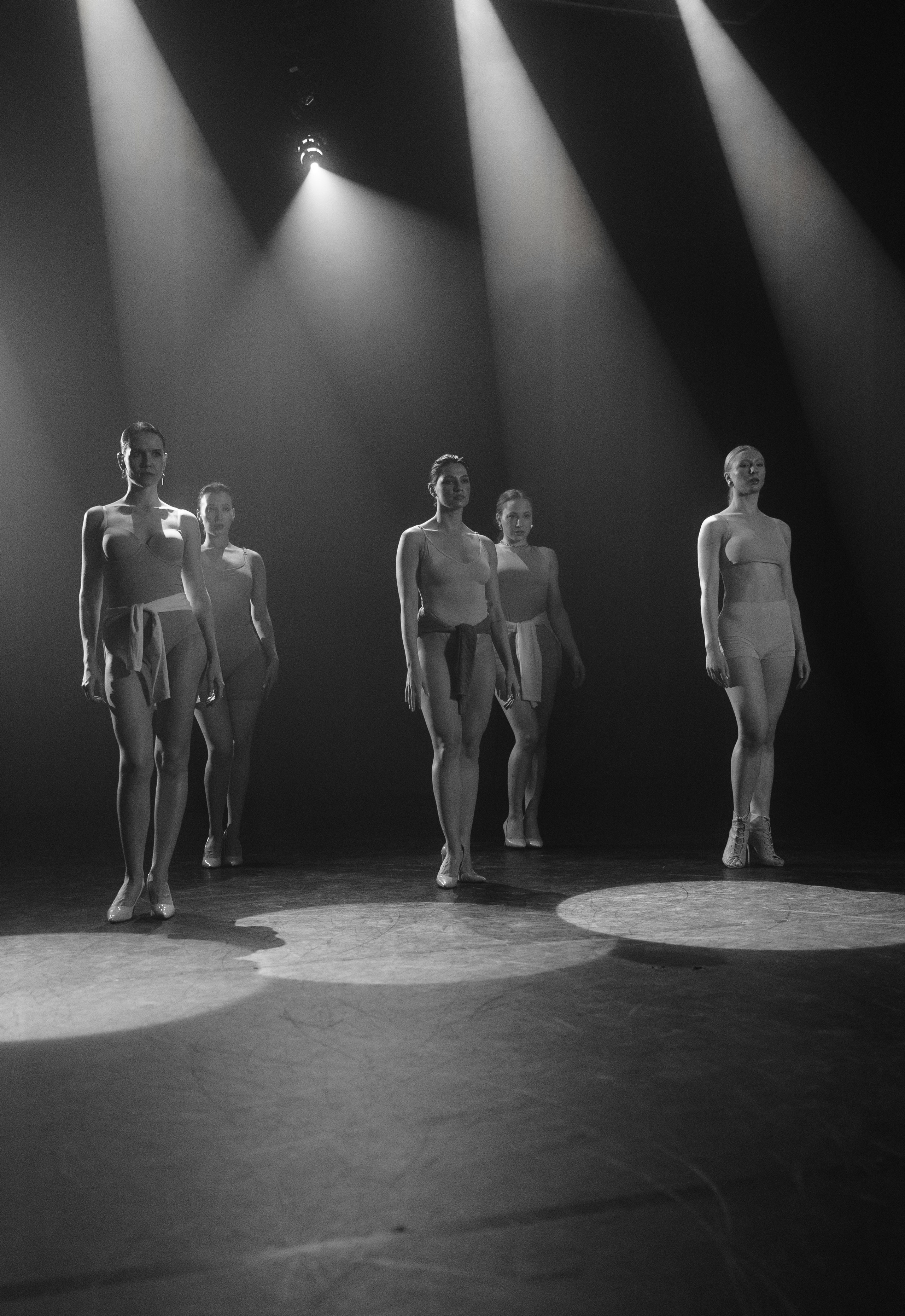 Reportage photography of dancers in the movie pavilion