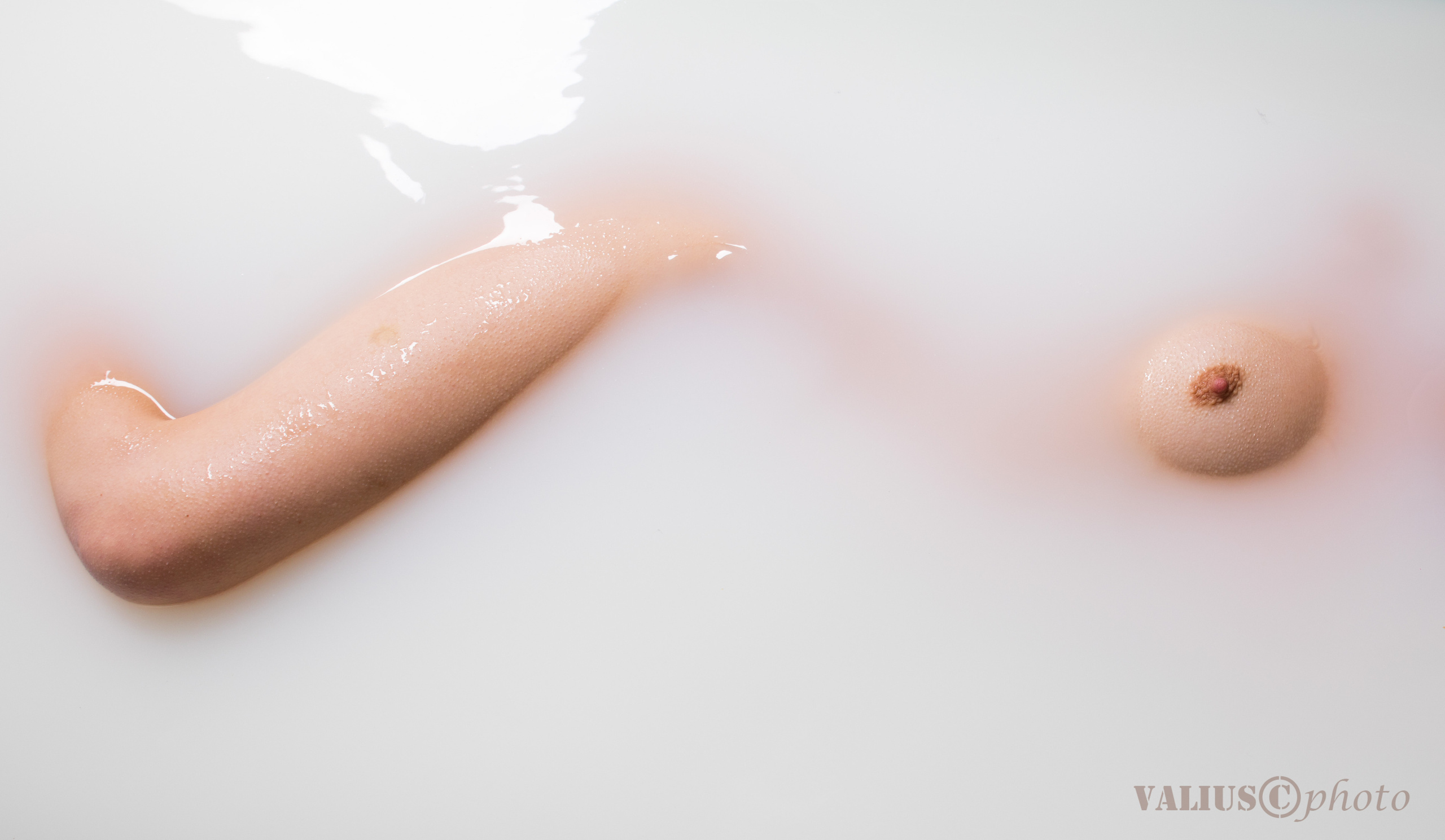 Эротика. Nude. Обнаженные девушки. Nude girls. Обнаженная девушка в ванне