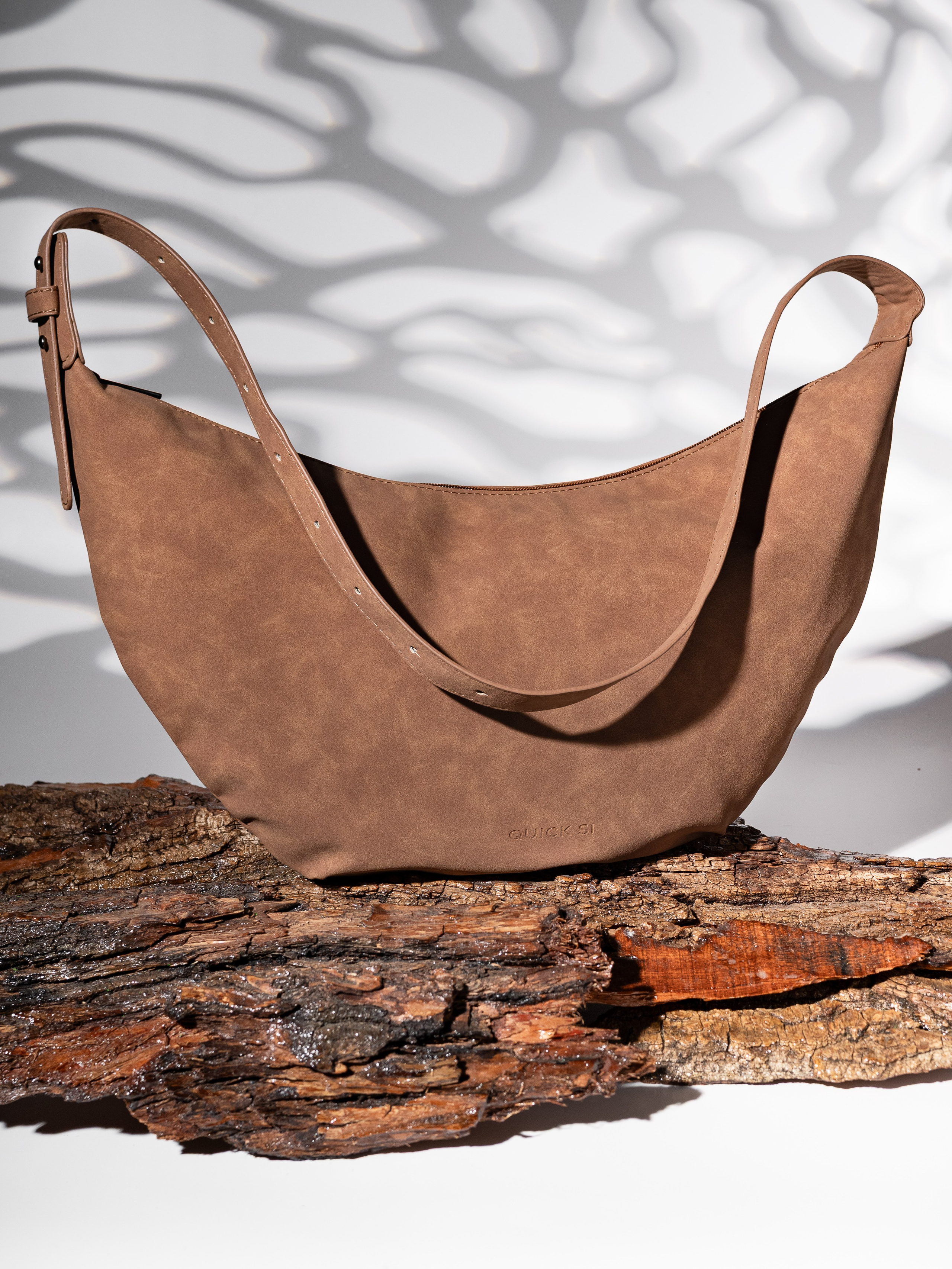 Q Сумки хобо серия 1. Предметный фотограф, фото для маркетплейсов Пятигорск, КМВ