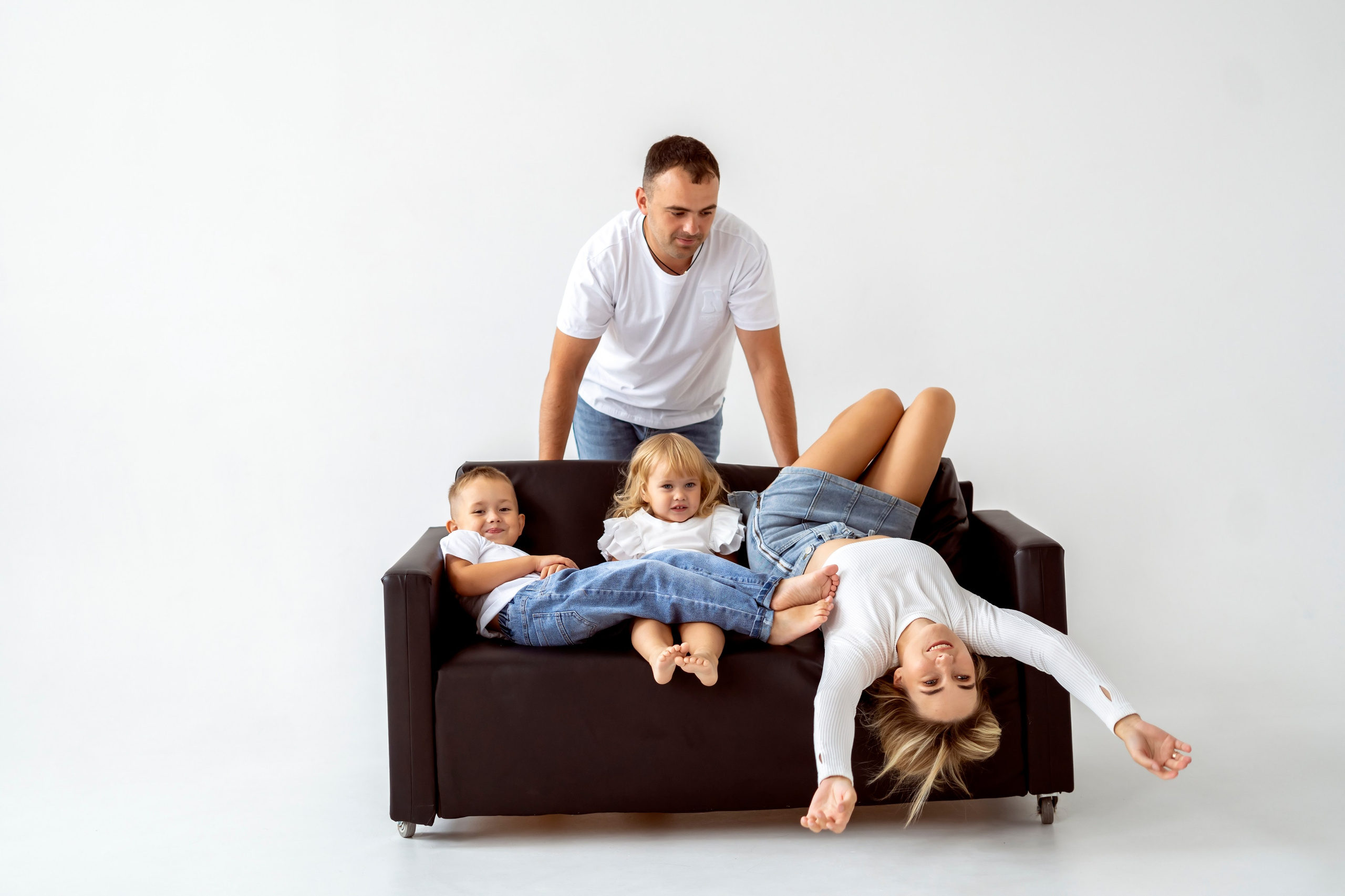 Семейная съёмка на циклораме. Семейный и детский фотограф в Хабаровске Анна Гриневич