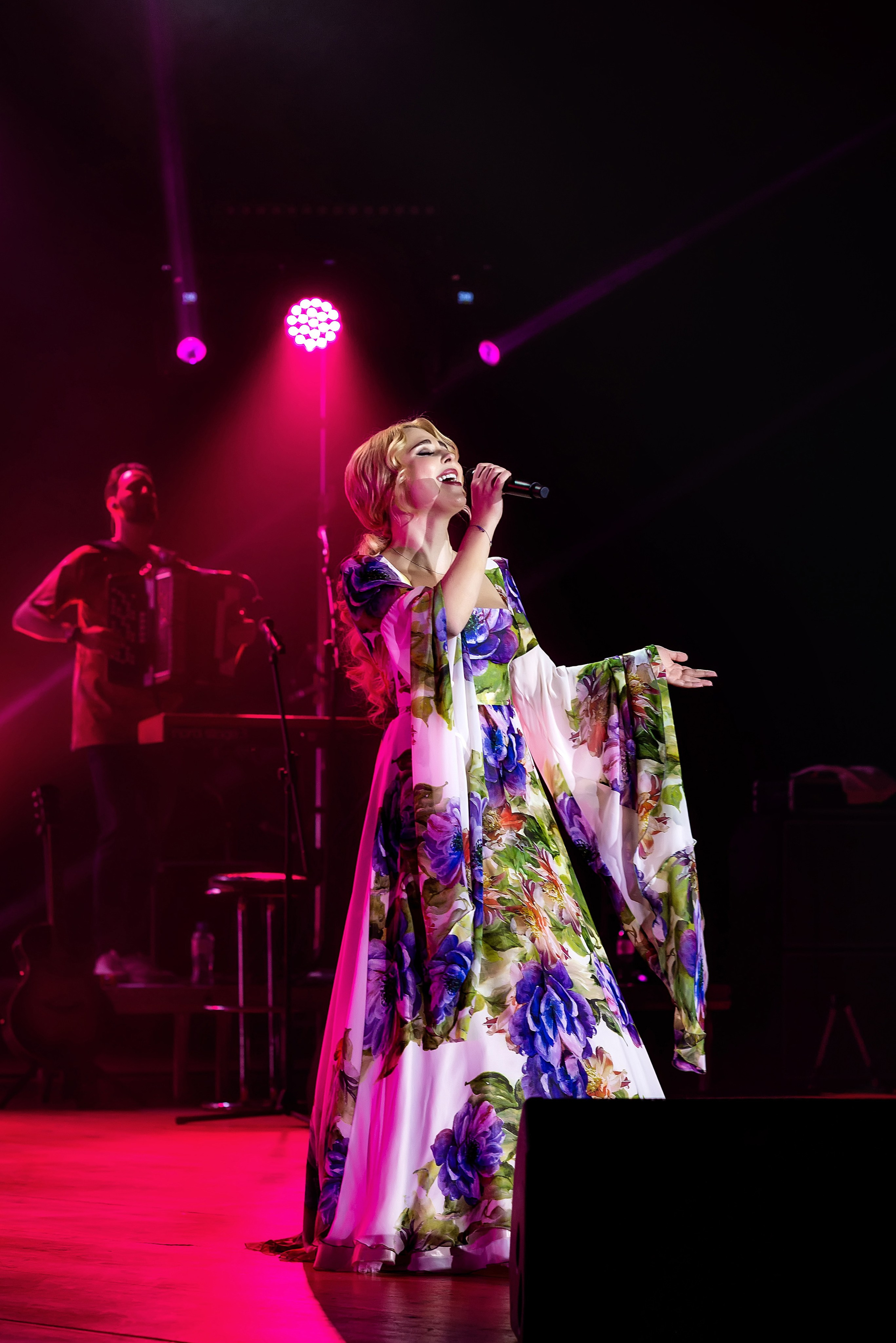 Концерт Пелагеи. Школьный, фэшн фотограф в Тюмени и в России Ирина Королева