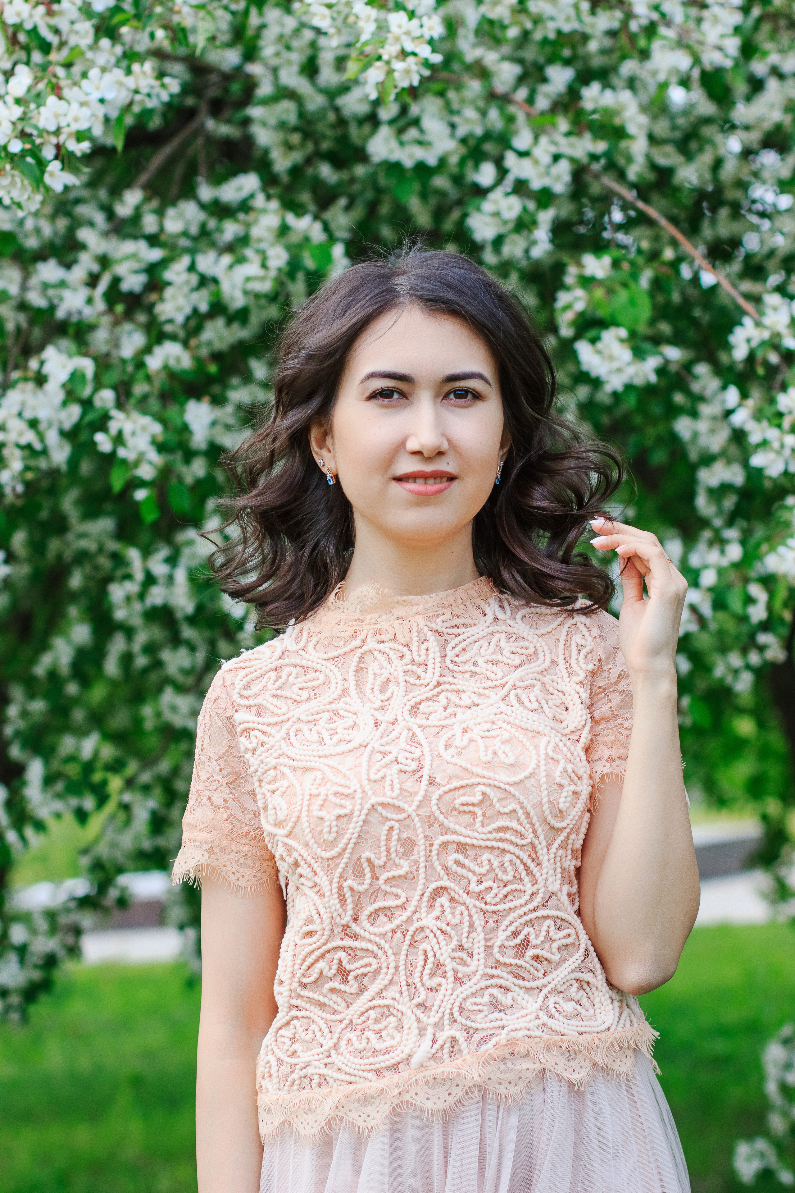 Фотосессия с цветущими яблонями. Контентный фотограф в Перми Натали Кытманова