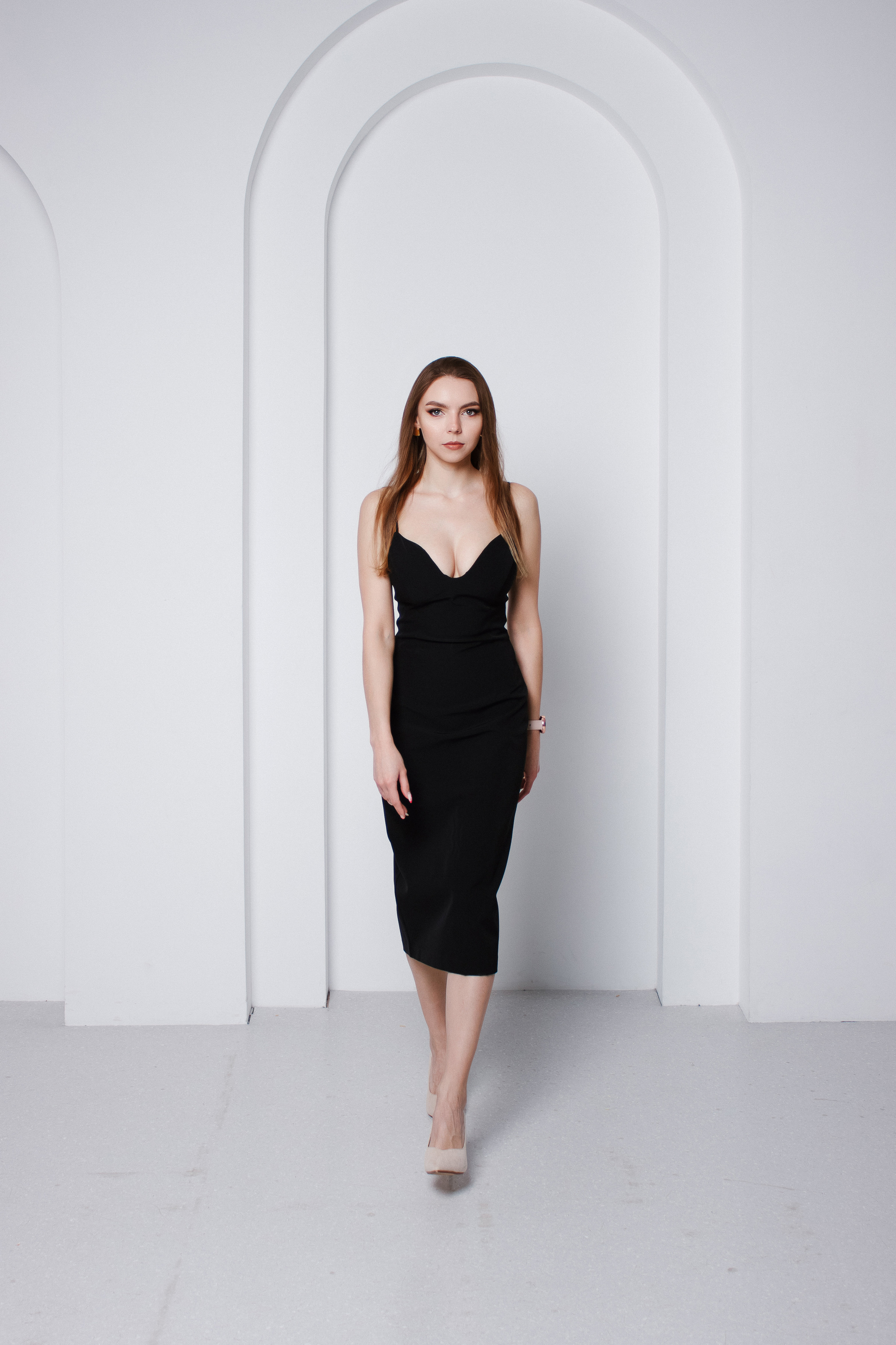 Стильная фотосессия в черном платье. Контентный фотограф в Перми Натали Кытманова