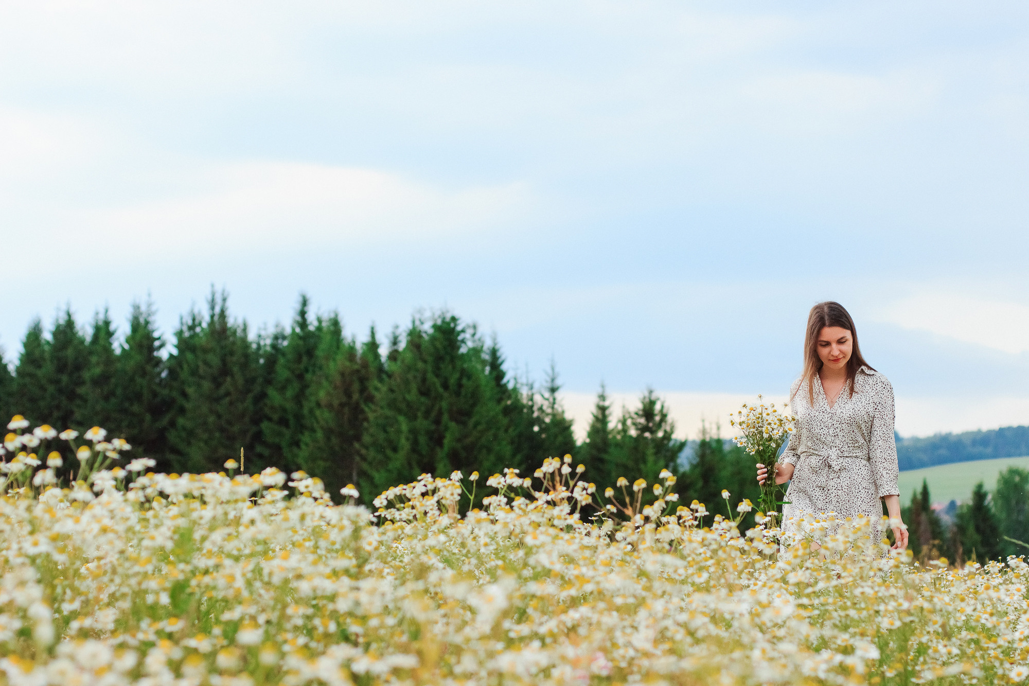 Фотосессия в ромашковом поле. Контентный фотограф в Перми Натали Кытманова