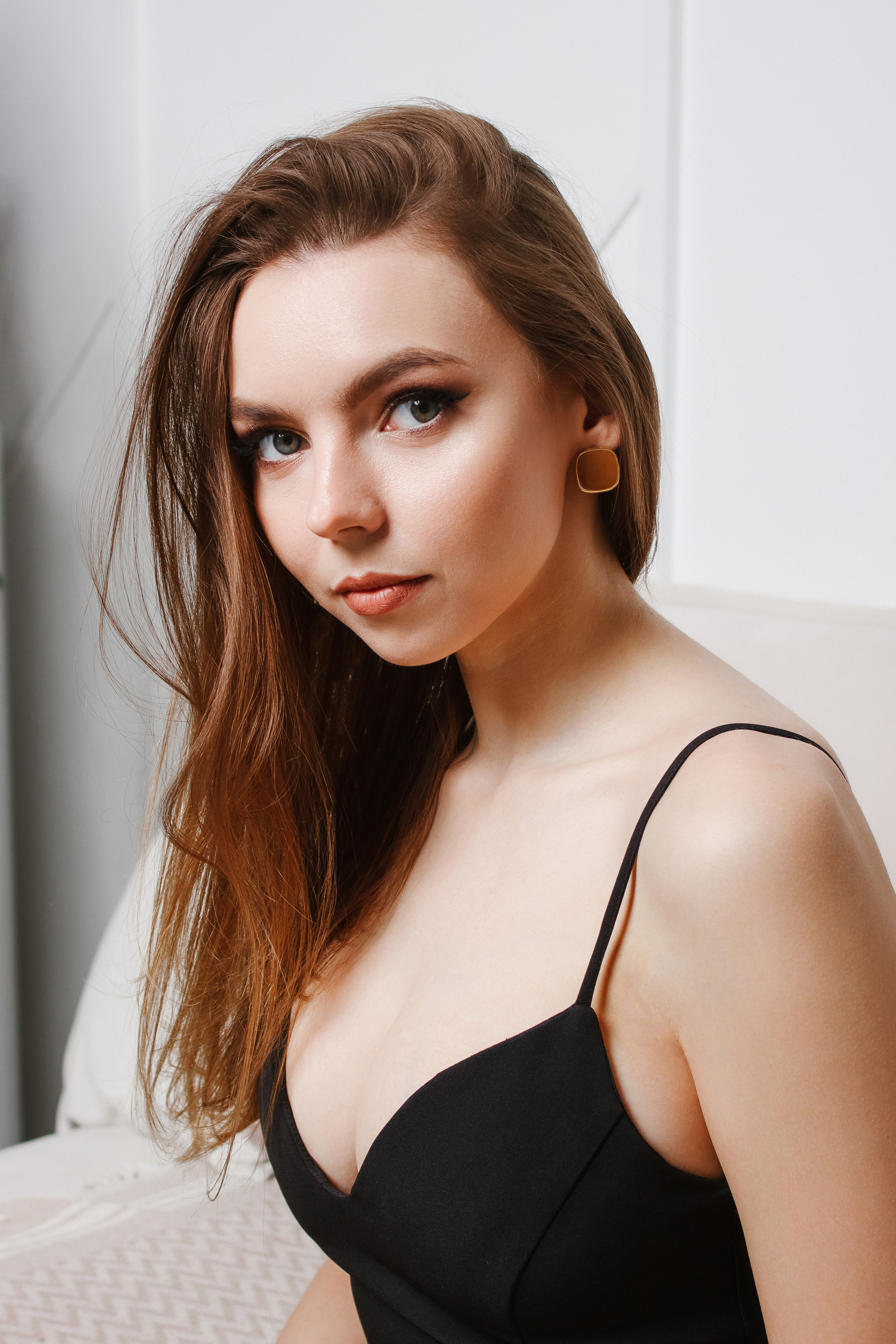 Стильная фотосессия в черном платье. Контентный фотограф в Перми Натали Кытманова