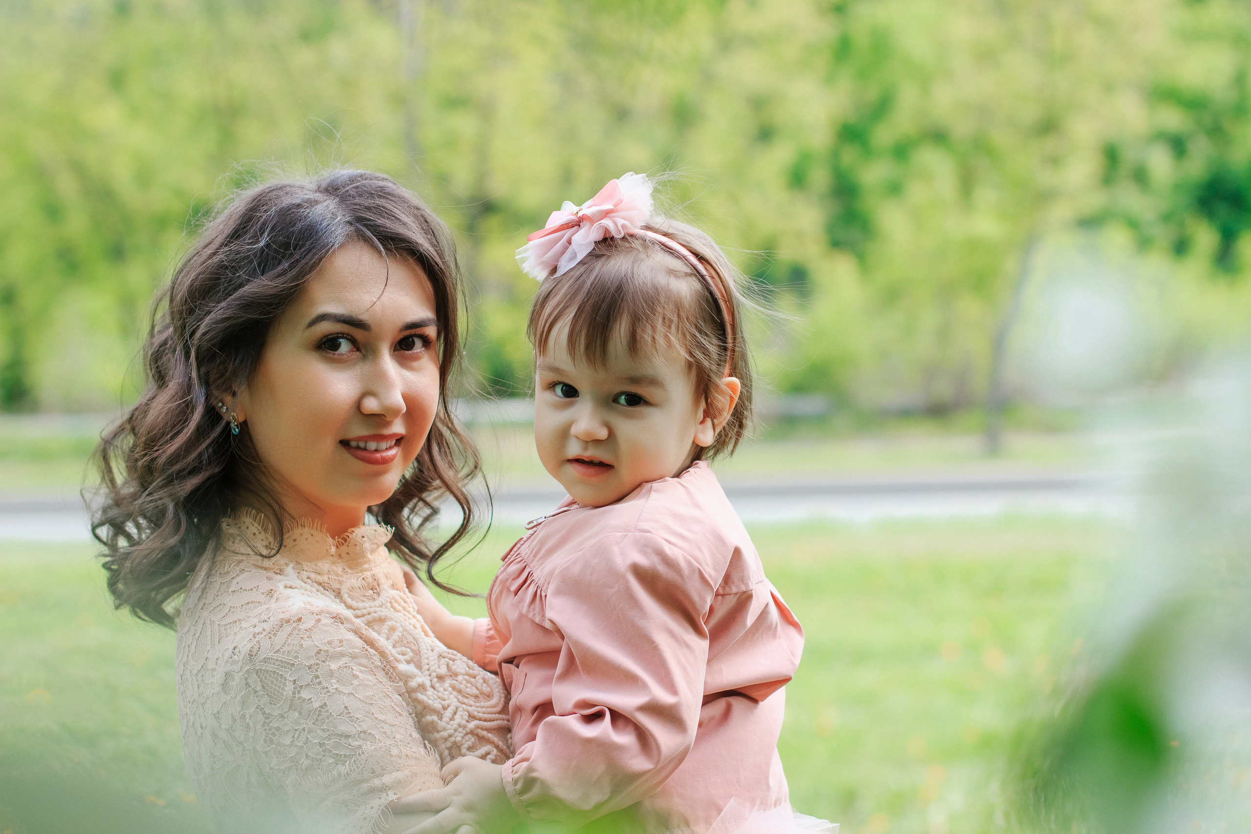 Фотосессия с цветущими яблонями. Контентный фотограф в Перми Натали Кытманова