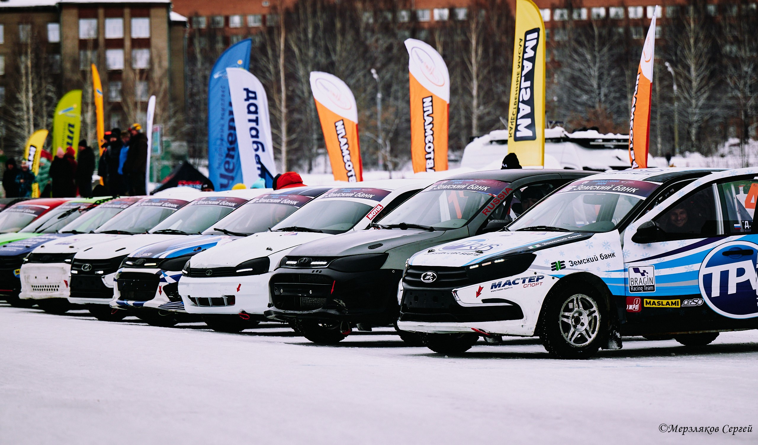 Трековые автогонки на льду Чемпионат России. Спортивный репортажный фотограф в Ижевске Сергей Мерзляков